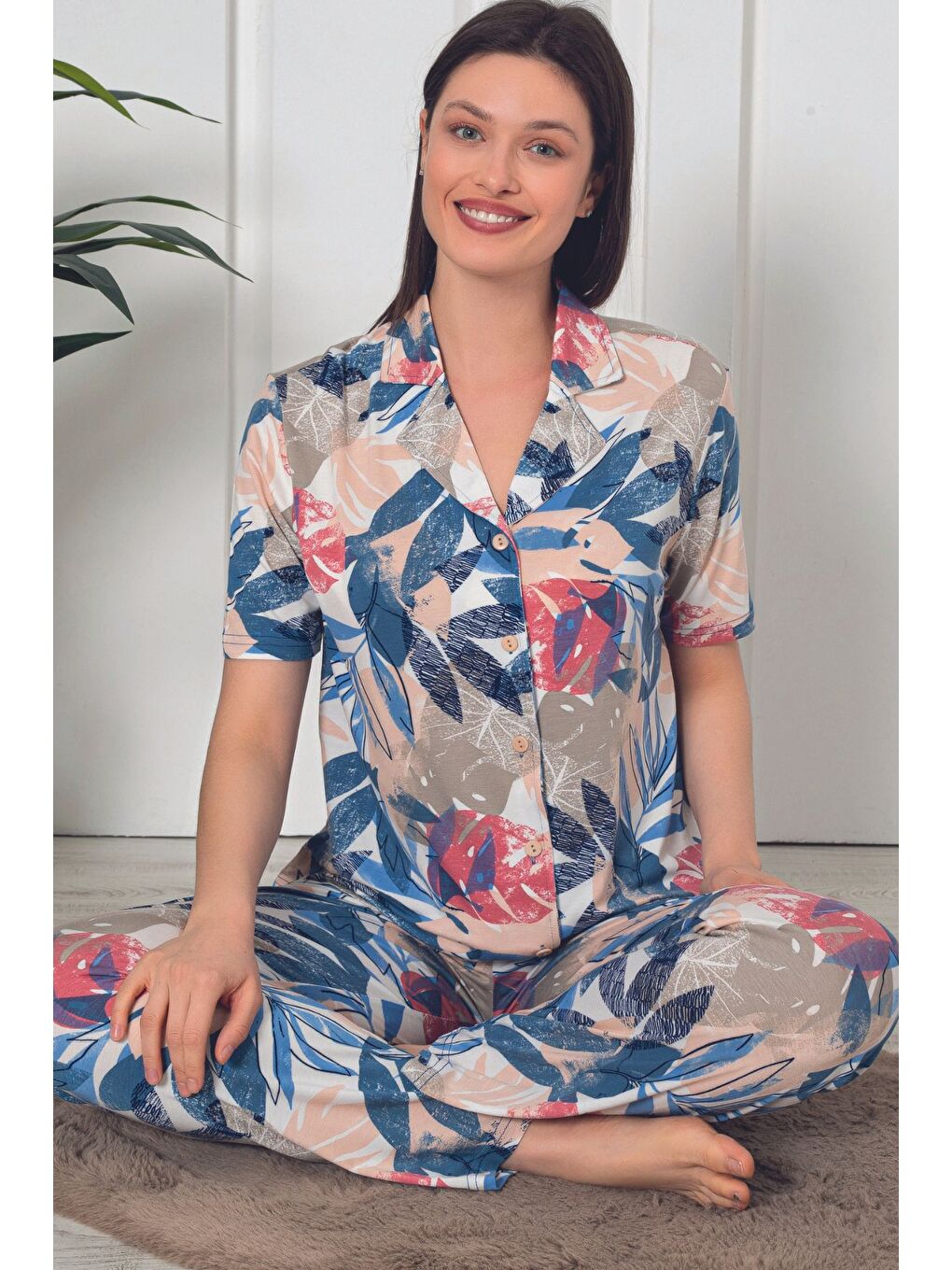 Karışık leopar desenli önden düğmeli kısa kol kadın Pijama Takımı