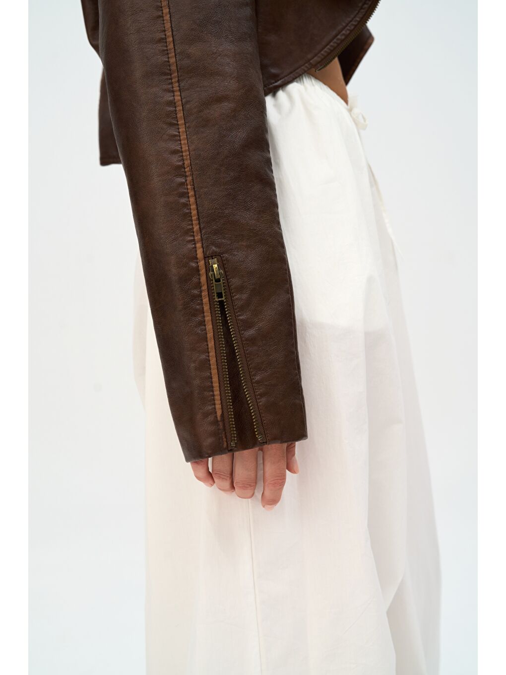 Kahverengi Carnas Asimetrik Kahve Suni Deri Ceket-6