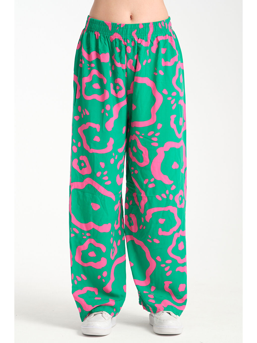 Yeşil Kadın Desenli Dökümlü Viskon Pantolon 1075