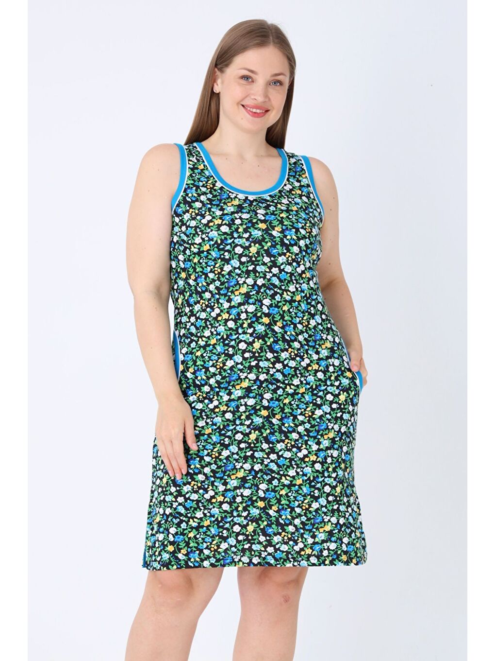 Siyah Çiçek Desenli Biyeli Pamuklu Cepli Askılı Kadın Büyük Beden Elbise