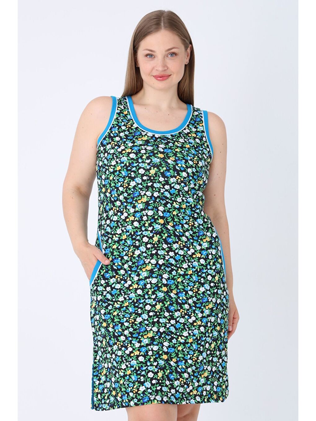 Siyah Çiçek Desenli Biyeli Pamuklu Cepli Askılı Kadın Büyük Beden Elbise-2