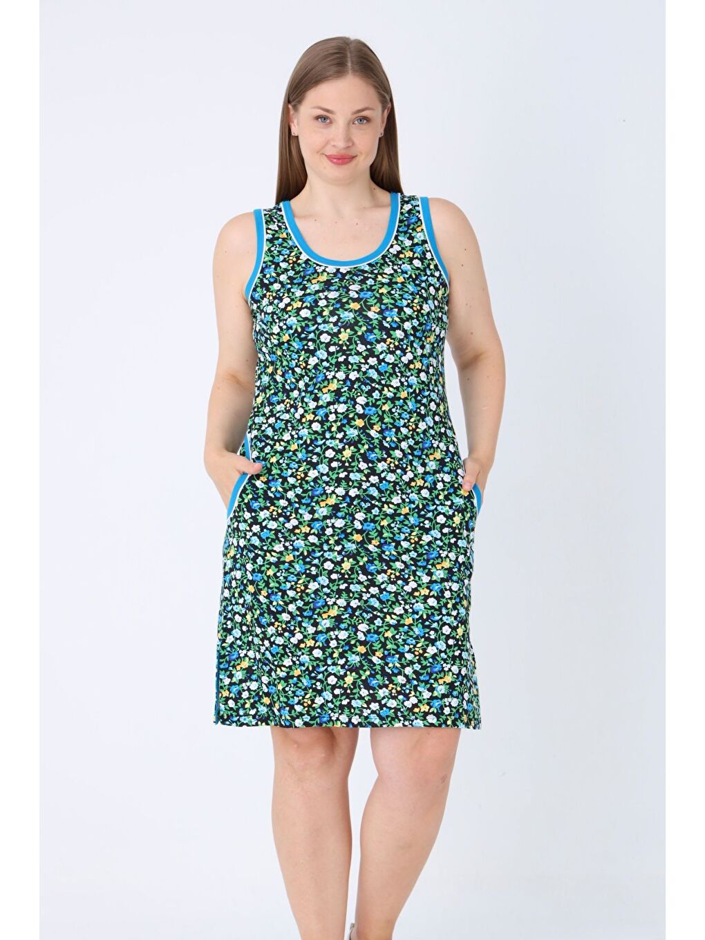 Siyah Çiçek Desenli Biyeli Pamuklu Cepli Askılı Kadın Büyük Beden Elbise-4