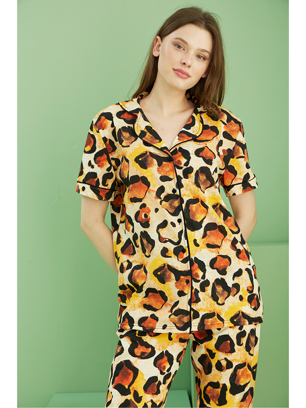 Sarı Leopar Desenli Kısa Kollu Düğmeli Biyeli Pijama Takım7817-1