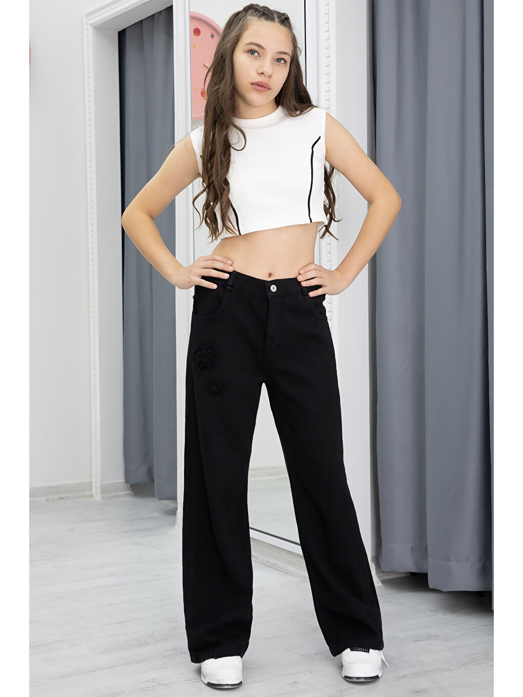 Siyah Nakış Detay Geniş Paça Kız Çocuk Jean Pantolon 20299