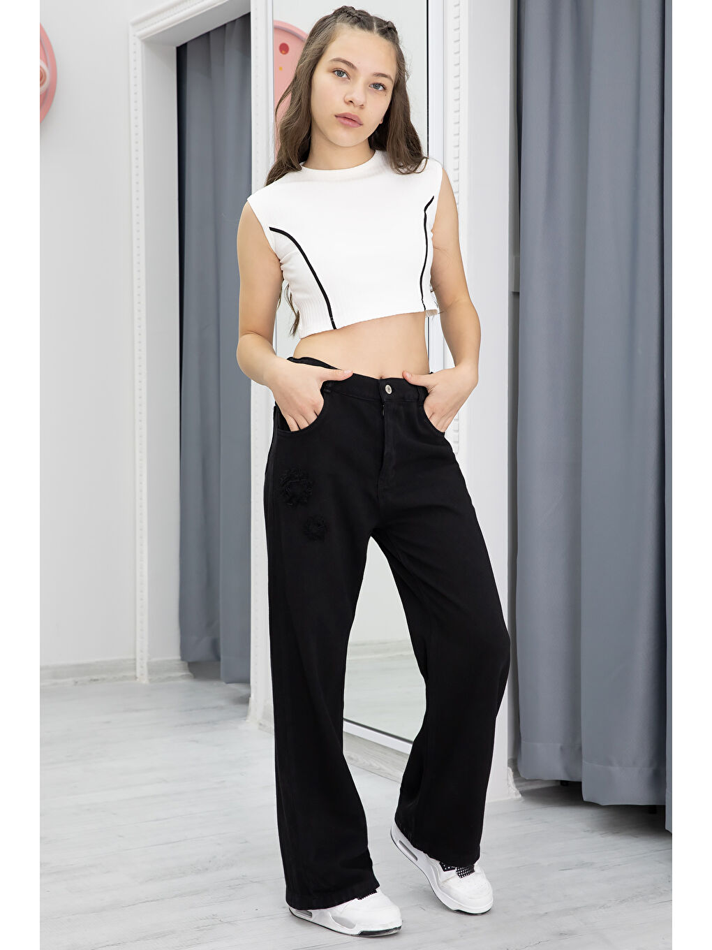 Siyah Nakış Detay Geniş Paça Kız Çocuk Jean Pantolon 20299-2