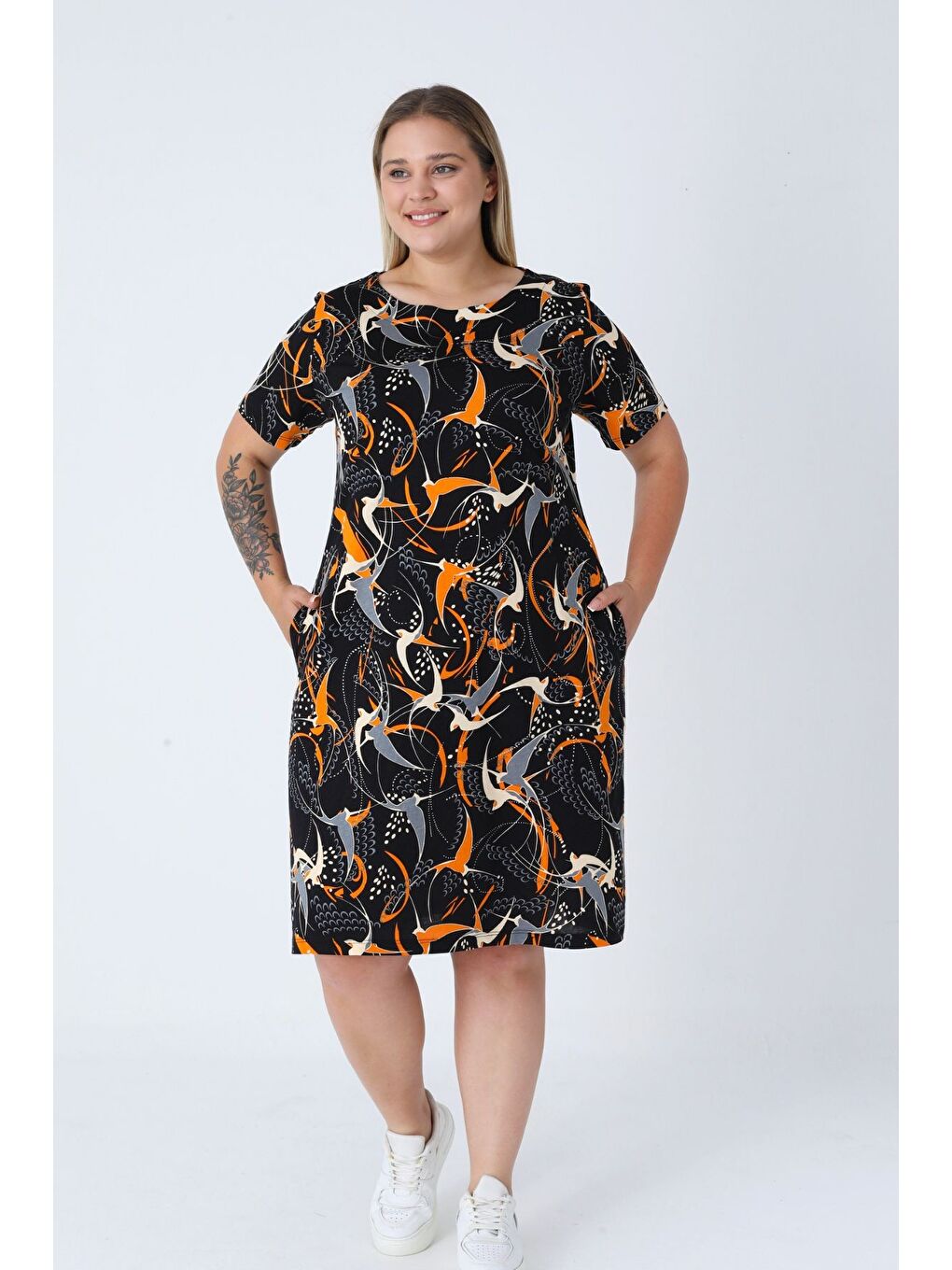 Siyah Desenli Pamuklu Cepli Eteği Bollaşan Kadın Büyük Beden Elbise-1