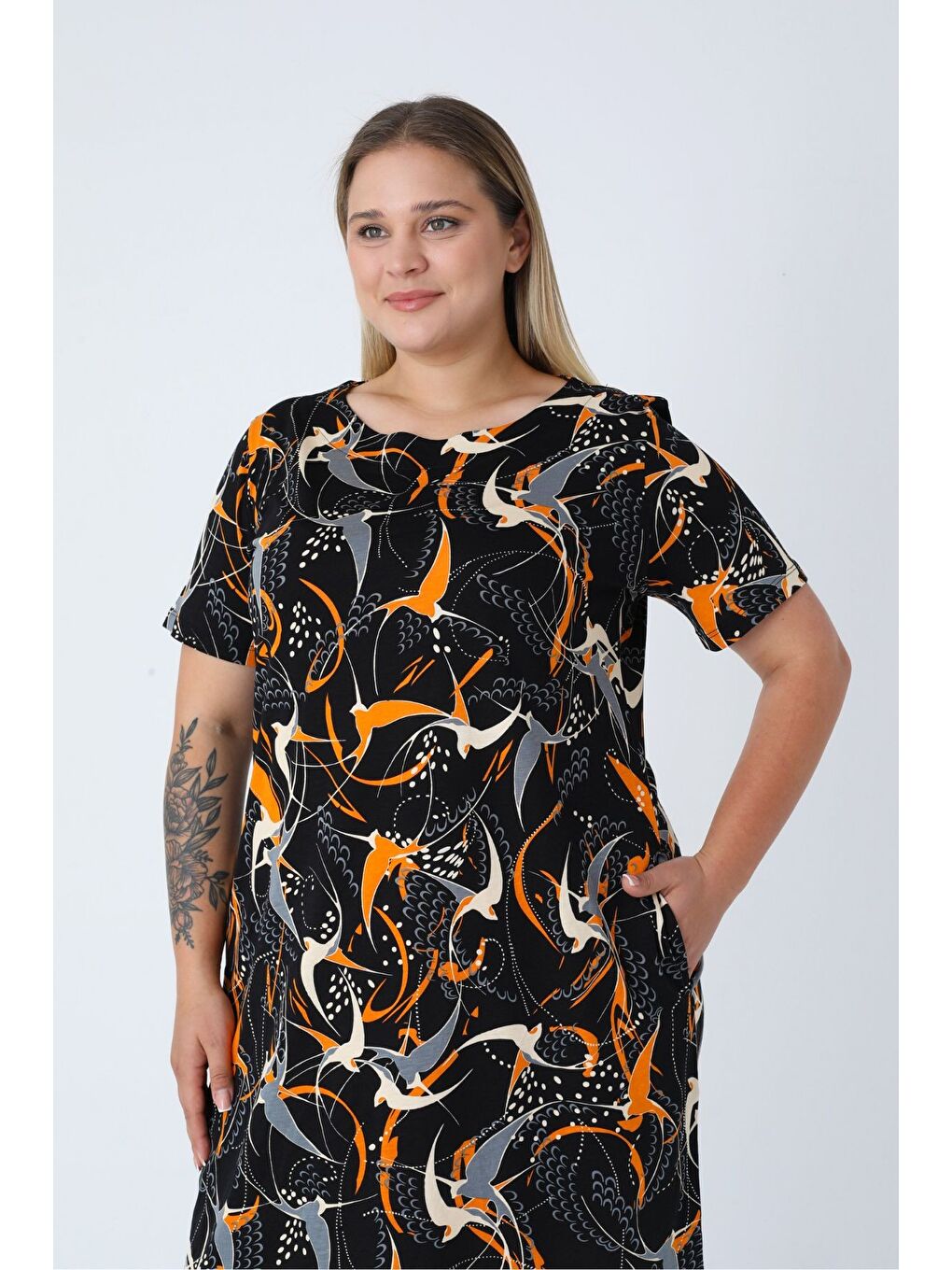 Siyah Desenli Pamuklu Cepli Eteği Bollaşan Kadın Büyük Beden Elbise-2