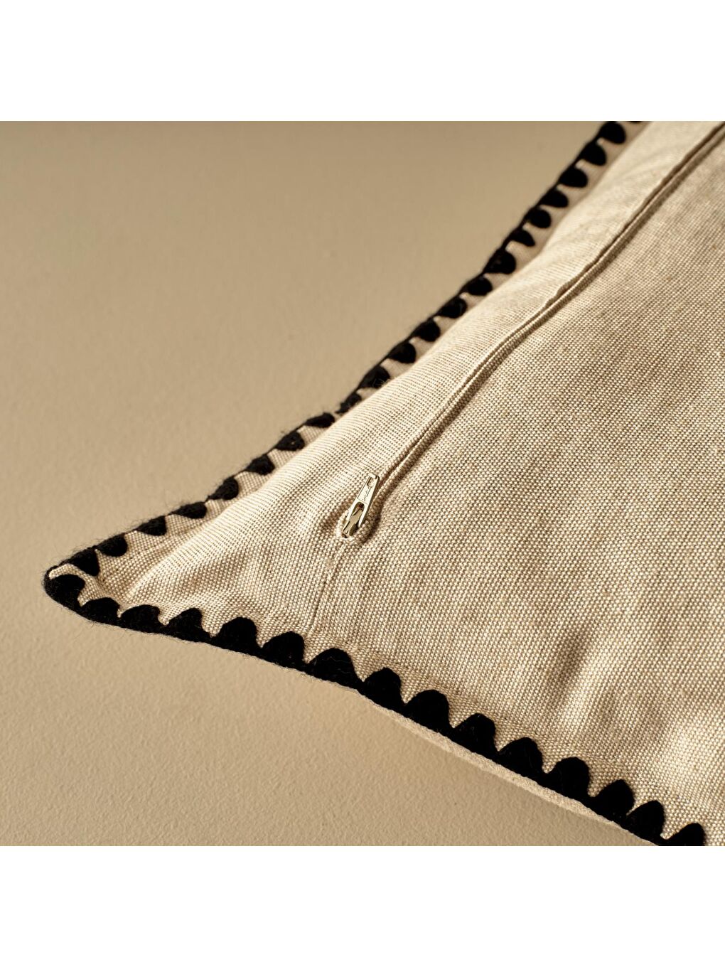 Themis Çoban Dikişli Kırlent Beyaz-1