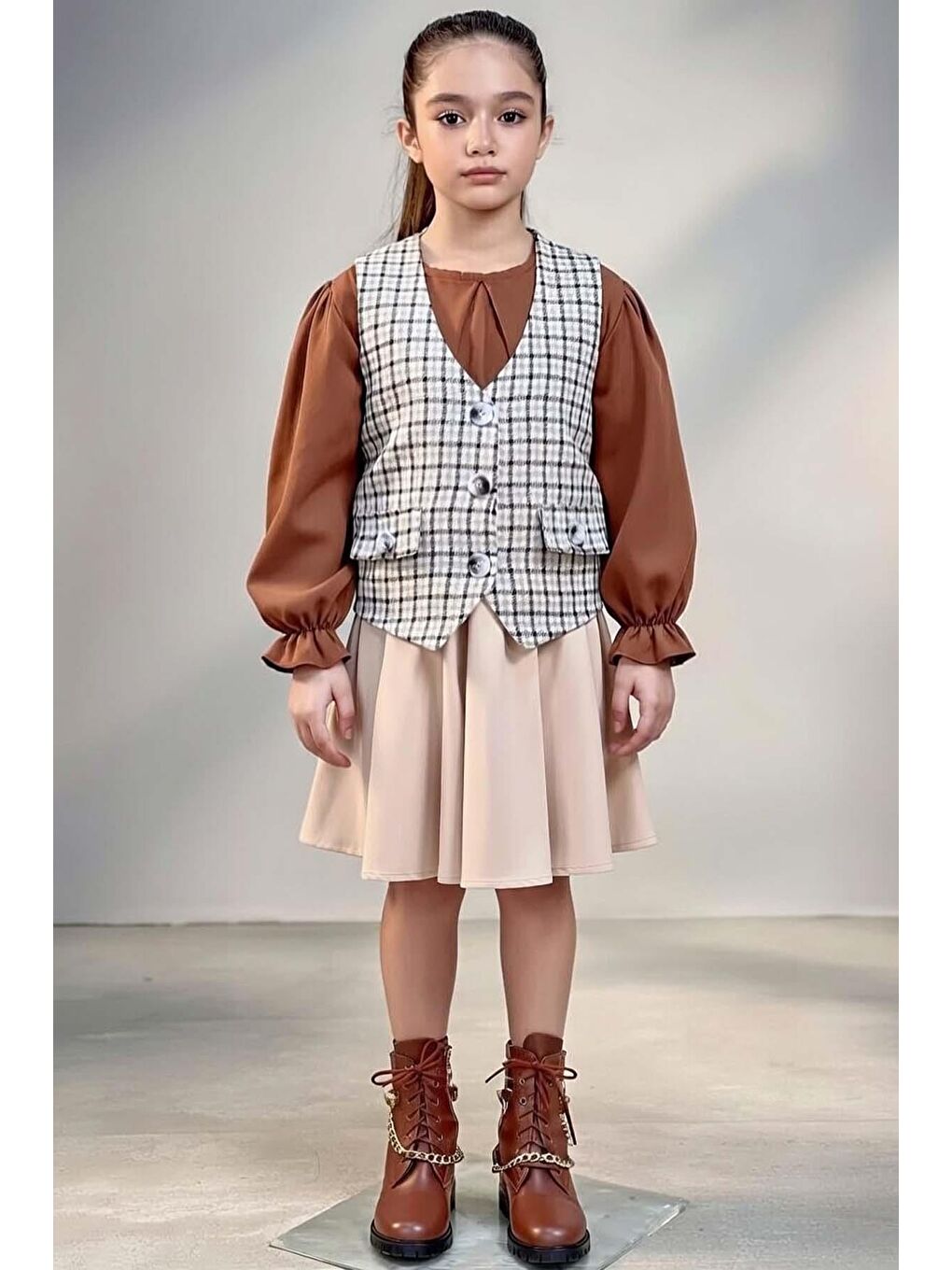 Kız Çocuk Bebe Yaka Bilekler Lastikli Kahverengi Kazak Ekose Detay Cepken ve Penye Etekli Takım-1