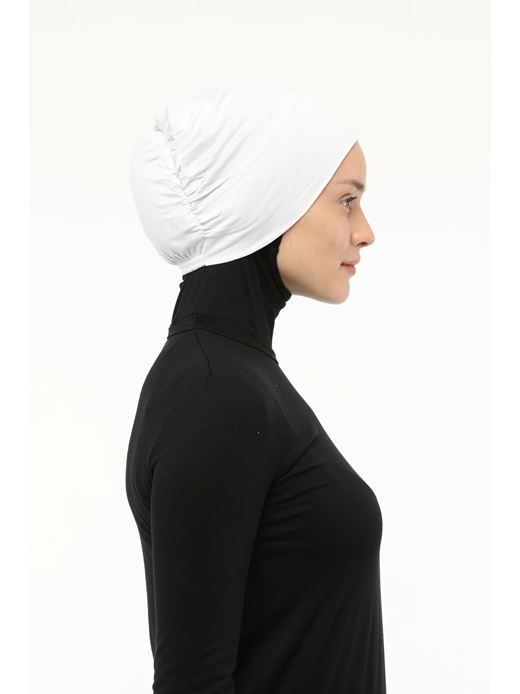 Beyaz Hazır Pratik Geçmeli Lastikli Tesettür Bone