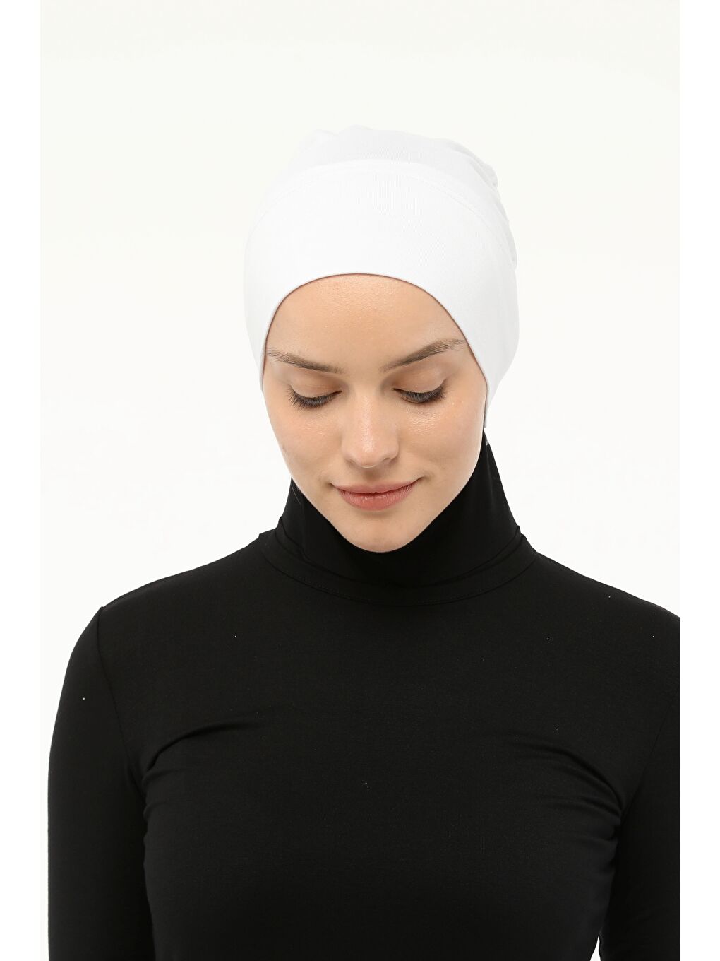 Beyaz Hazır Pratik Geçmeli Lastikli Tesettür Bone-2