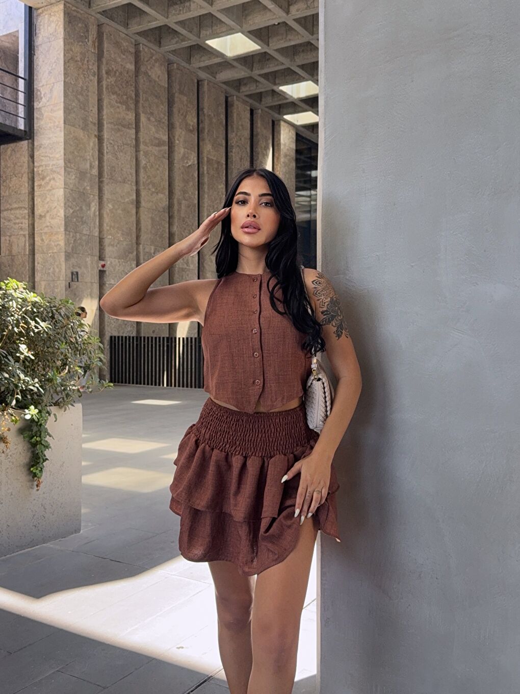 Kahverengi Katlı Etek ve Yelek Alt Üst Takım-1