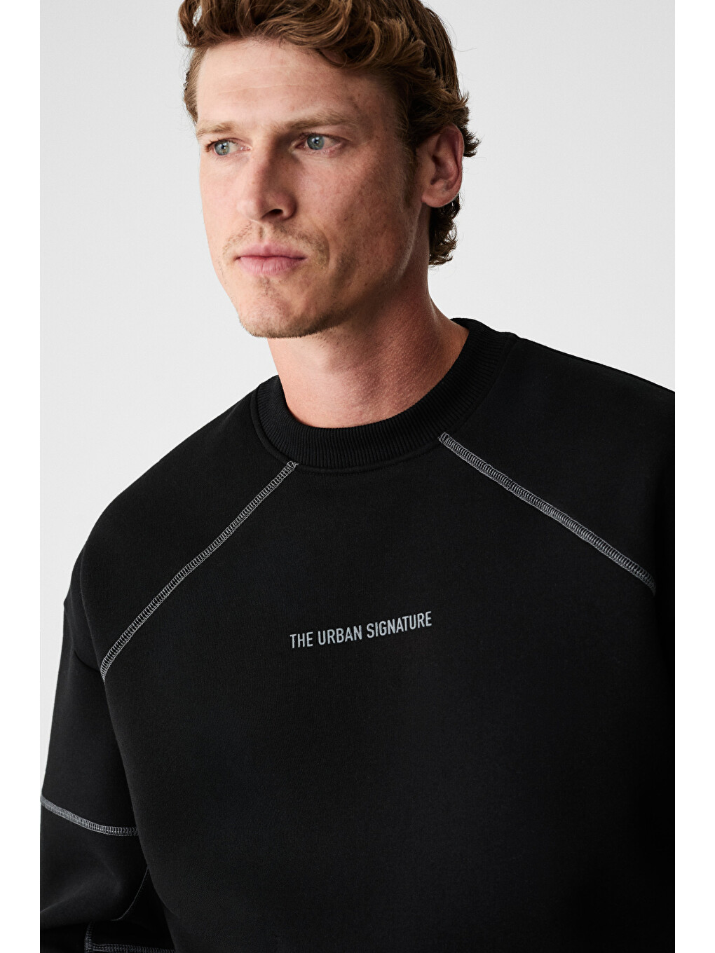 Hal Erkek Yuvarlak Yaka Önünde Ve Kollarında Süs Dikiş Detaylı Baskılı Regular Fit Siyah Sweatshirt-2
