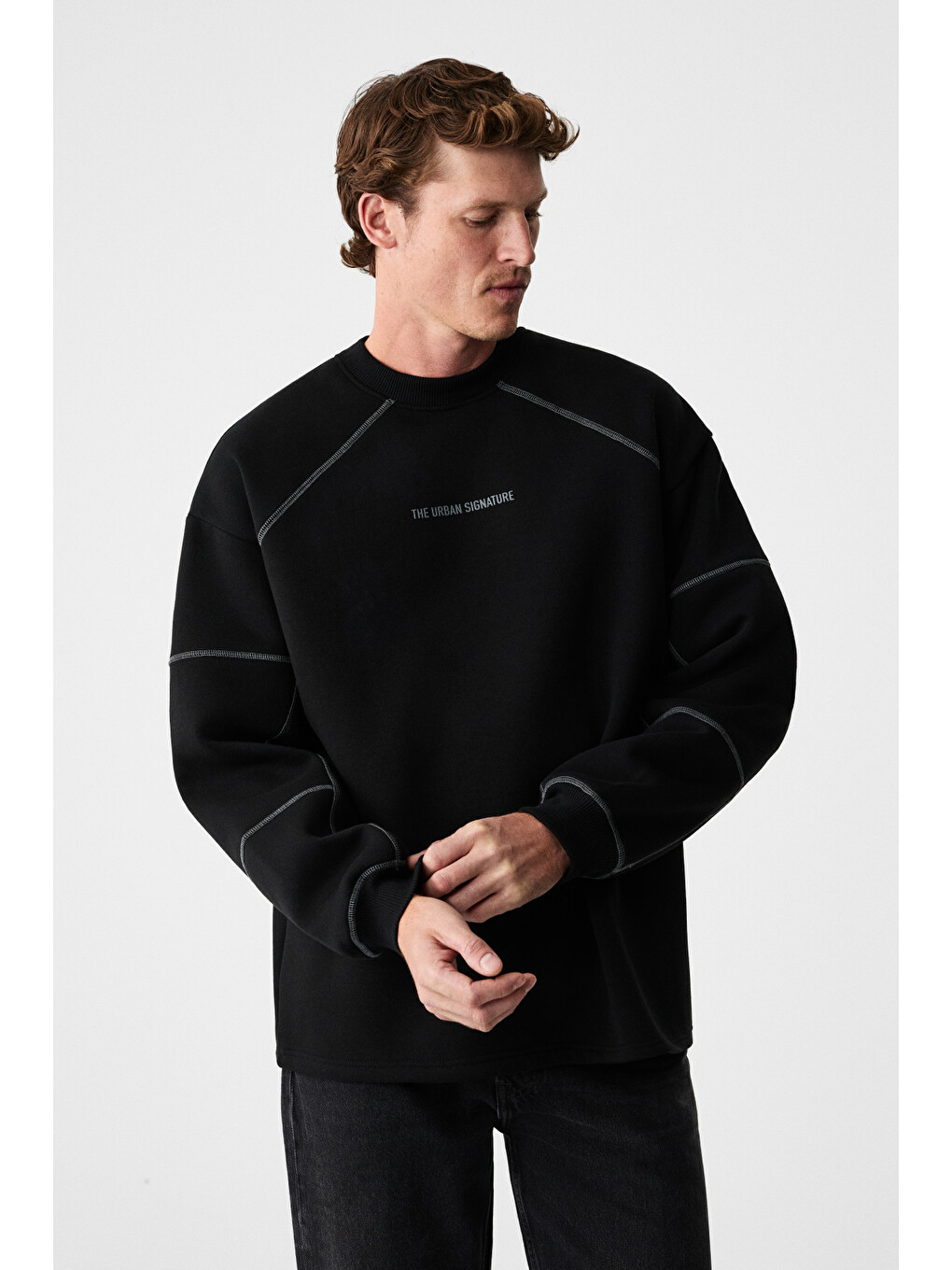 Hal Erkek Yuvarlak Yaka Önünde Ve Kollarında Süs Dikiş Detaylı Baskılı Regular Fit Siyah Sweatshirt-4