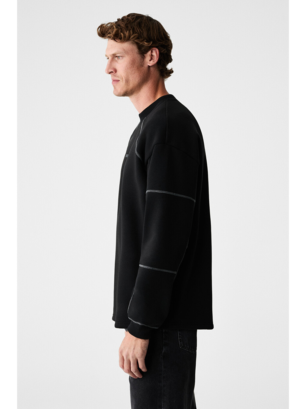 Hal Erkek Yuvarlak Yaka Önünde Ve Kollarında Süs Dikiş Detaylı Baskılı Regular Fit Siyah Sweatshirt-5