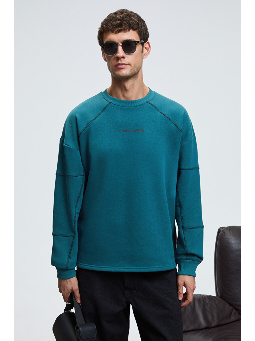 Hal Erkek Yuvarlak Yaka Önünde Ve Kollarında Süs Dikiş Detaylı Baskılı Regular Fit Yeşil Sweatshirt