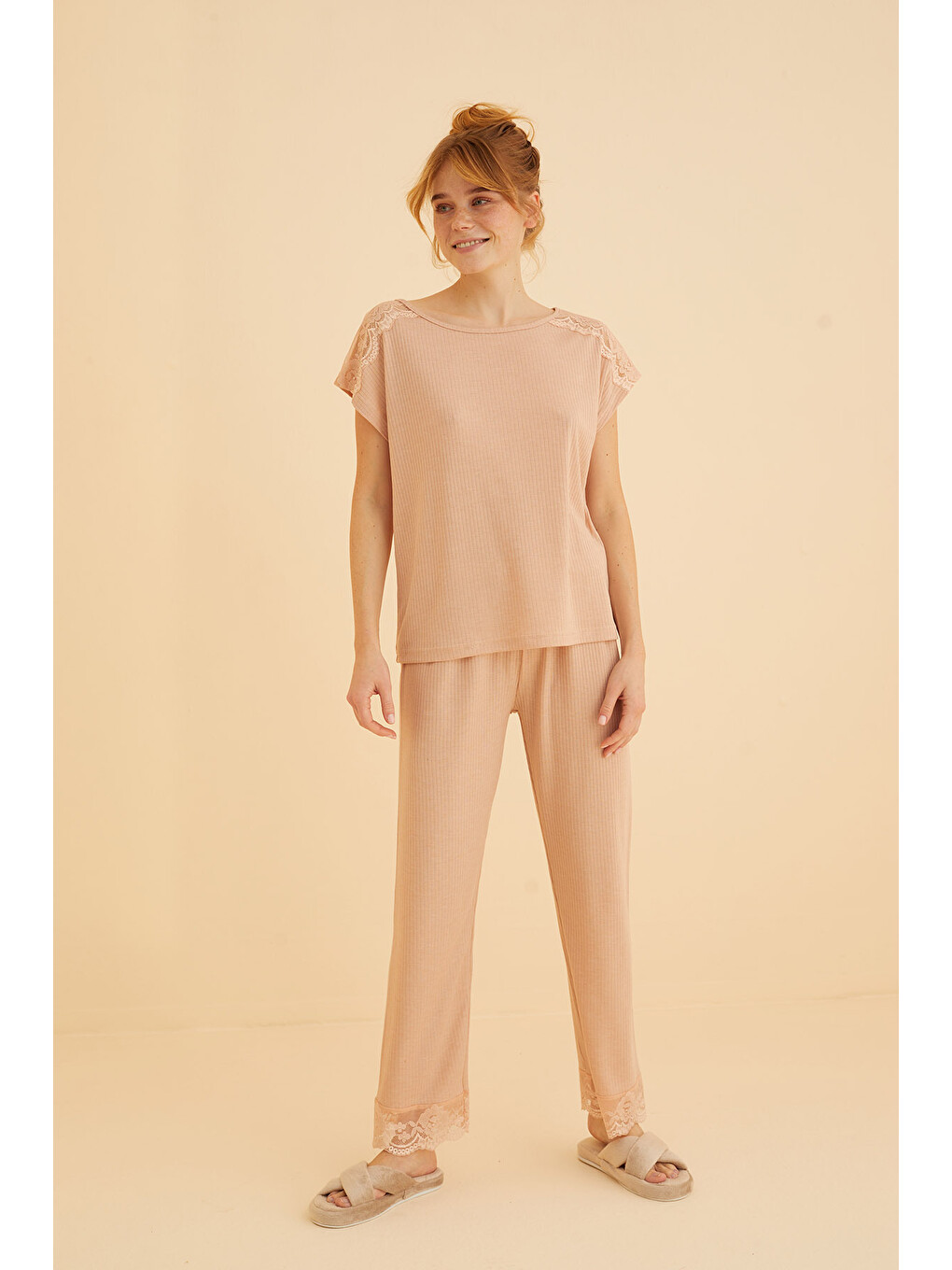 Bej Vizon Dantel Detaylı Soft Touch İnce Örme Pijama Takım-1