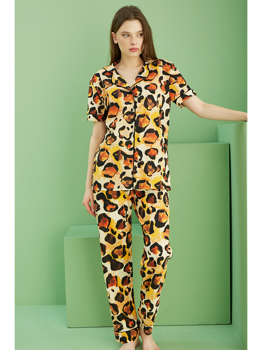 Sarı Leopar Desenli Kısa Kollu Düğmeli Biyeli Pijama Takım7817-2