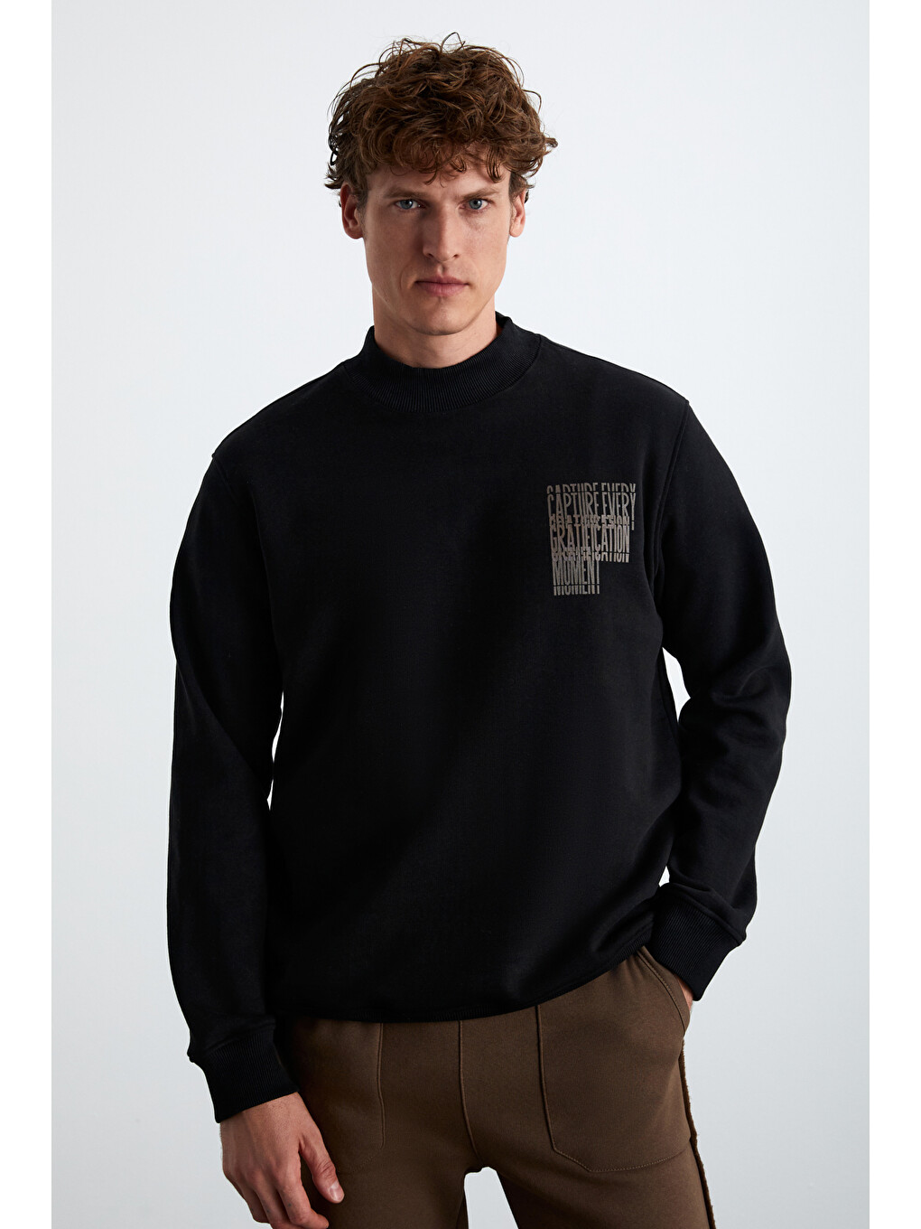 Chasey Erkek Organik Pamuklu Dik Yaka Baskılı Siyah Sweatshirt