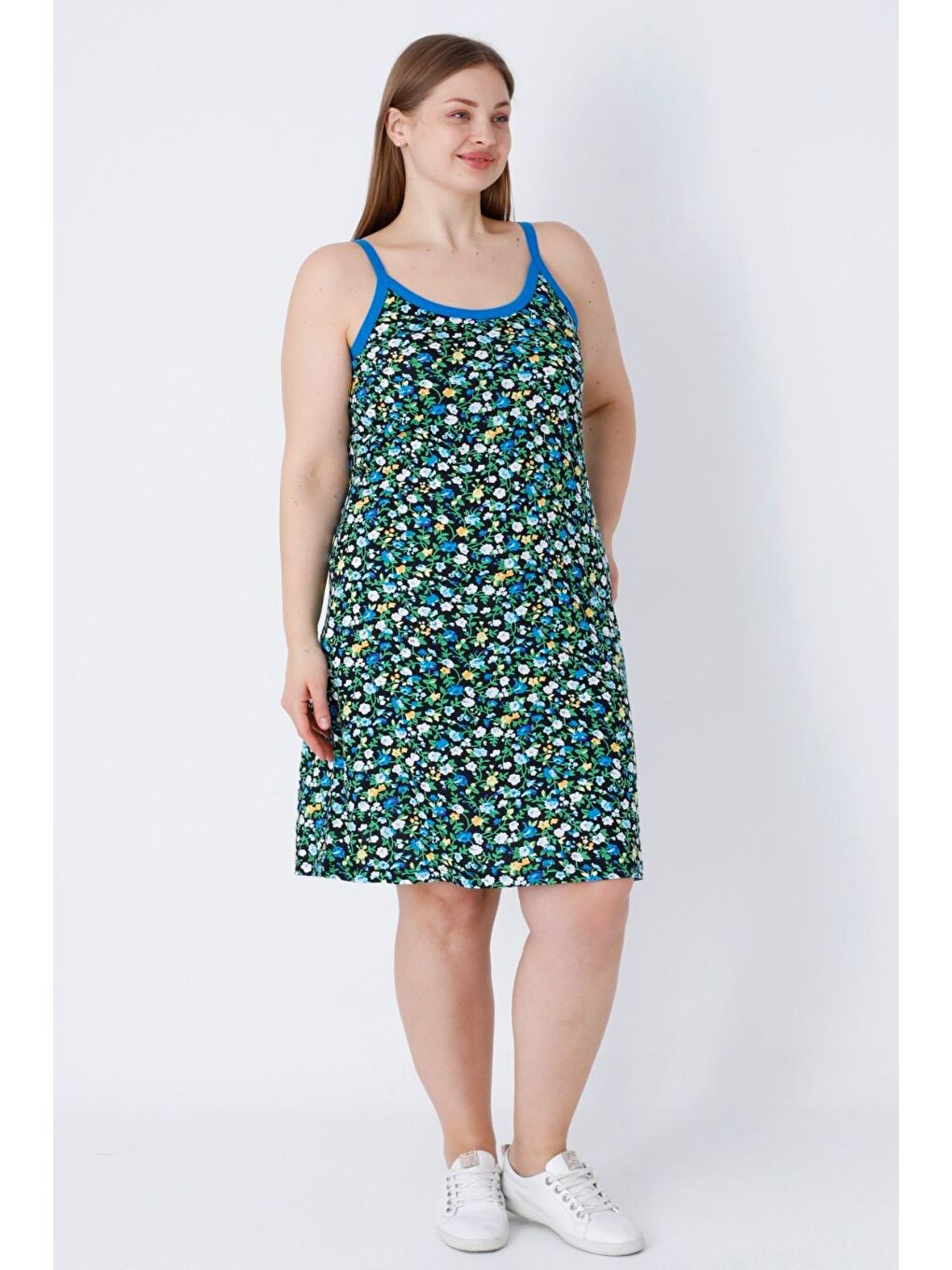 Siyah Çiçek Desenli Biyeli Pamuklu Askılı Kadın Büyük Beden Elbise-1