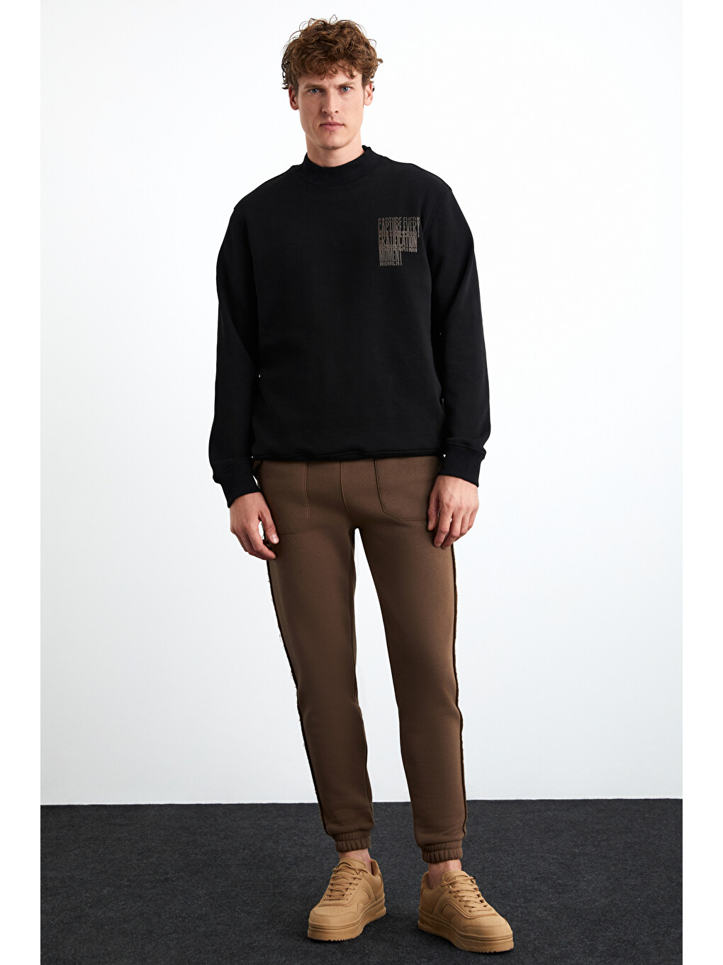 Chasey Erkek Organik Pamuklu Dik Yaka Baskılı Siyah Sweatshirt-1