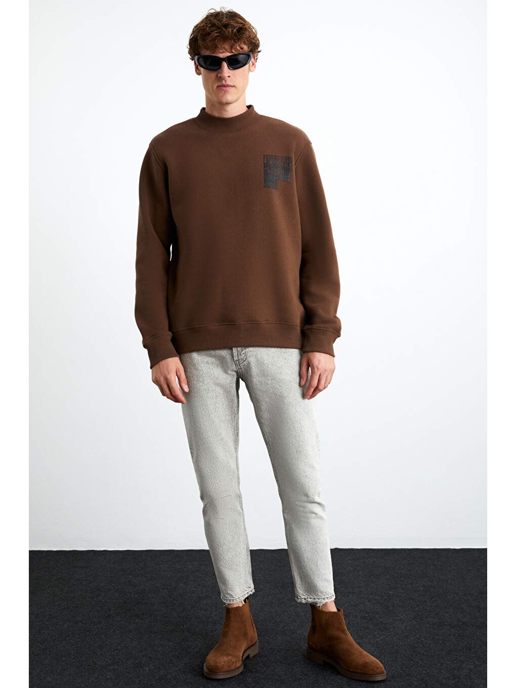 Kahverengi Chasey Erkek Organik Pamuklu Dik Yaka Baskılı Acı Kahve Sweatshirt-1