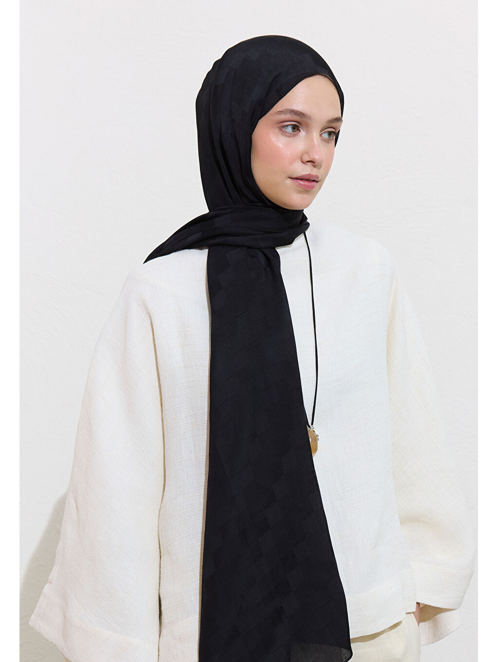 Nori İpeksi Jakar Şal Siyah-1