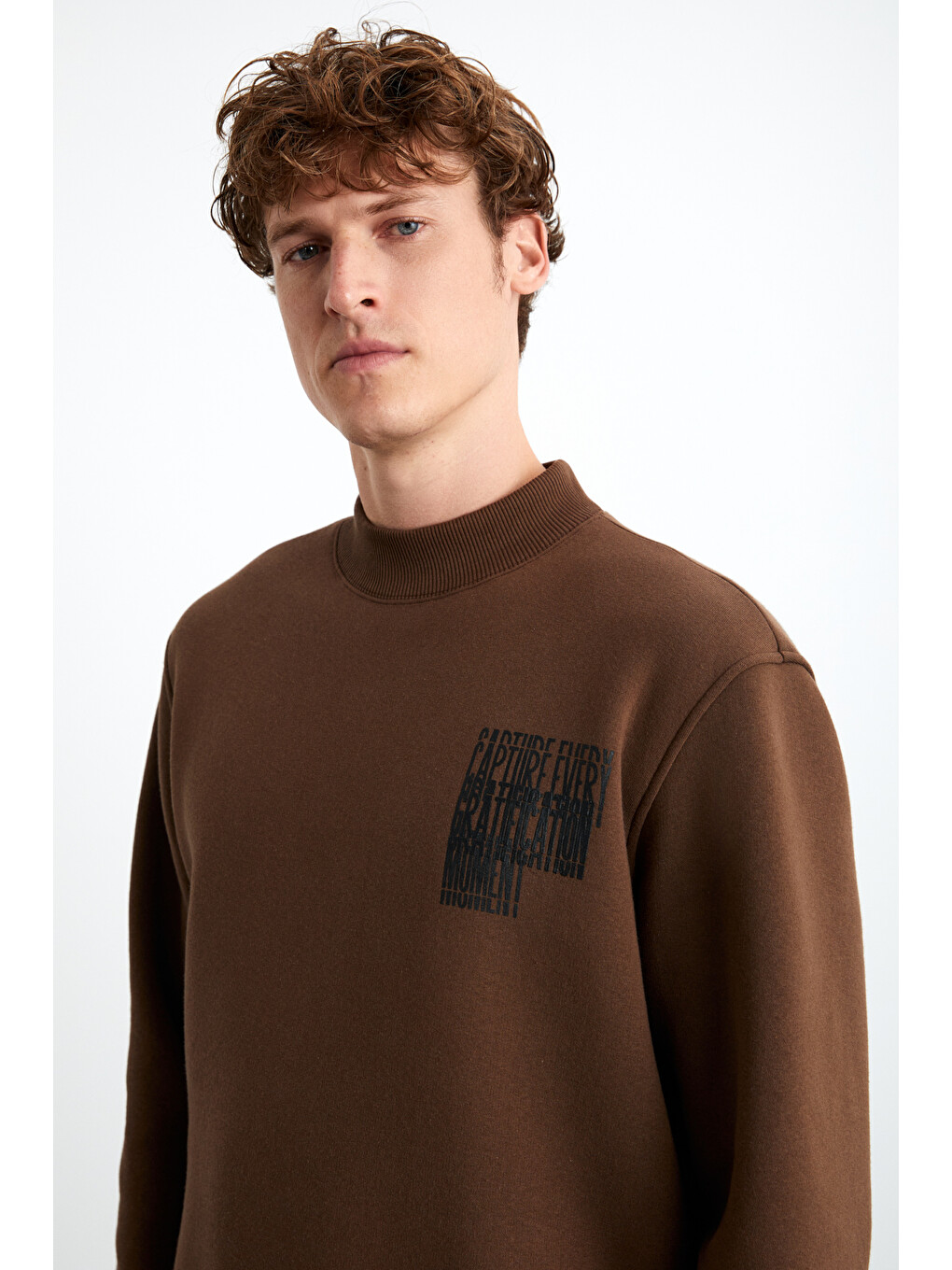 Kahverengi Chasey Erkek Organik Pamuklu Dik Yaka Baskılı Acı Kahve Sweatshirt-5