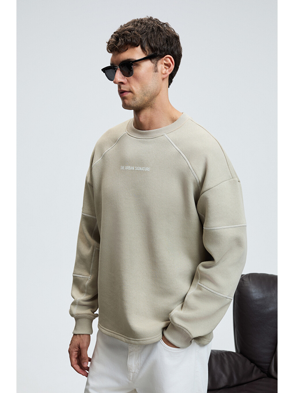 Bej Hal Erkek Yuvarlak Yaka Önünde Ve Kollarında Süs Dikiş Detaylı Baskılı Regular Fit Taş Sweatshirt-2