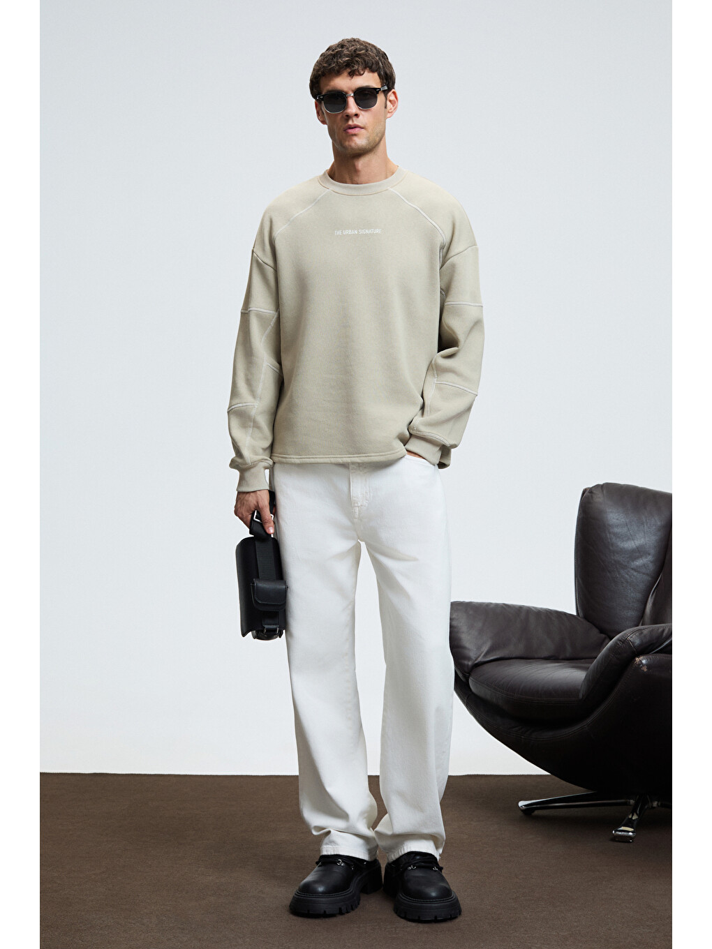 Bej Hal Erkek Yuvarlak Yaka Önünde Ve Kollarında Süs Dikiş Detaylı Baskılı Regular Fit Taş Sweatshirt-4