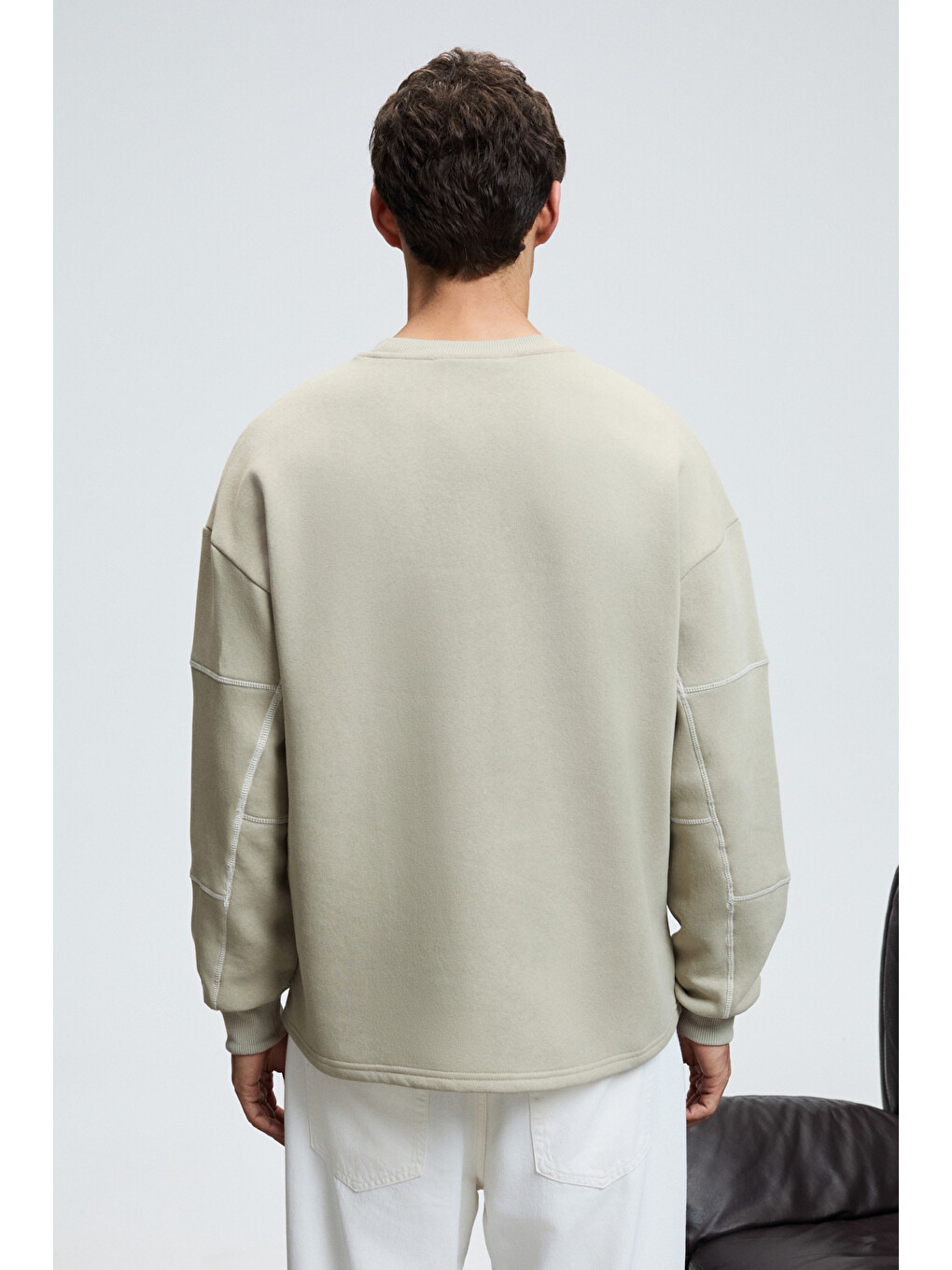 Bej Hal Erkek Yuvarlak Yaka Önünde Ve Kollarında Süs Dikiş Detaylı Baskılı Regular Fit Taş Sweatshirt-5