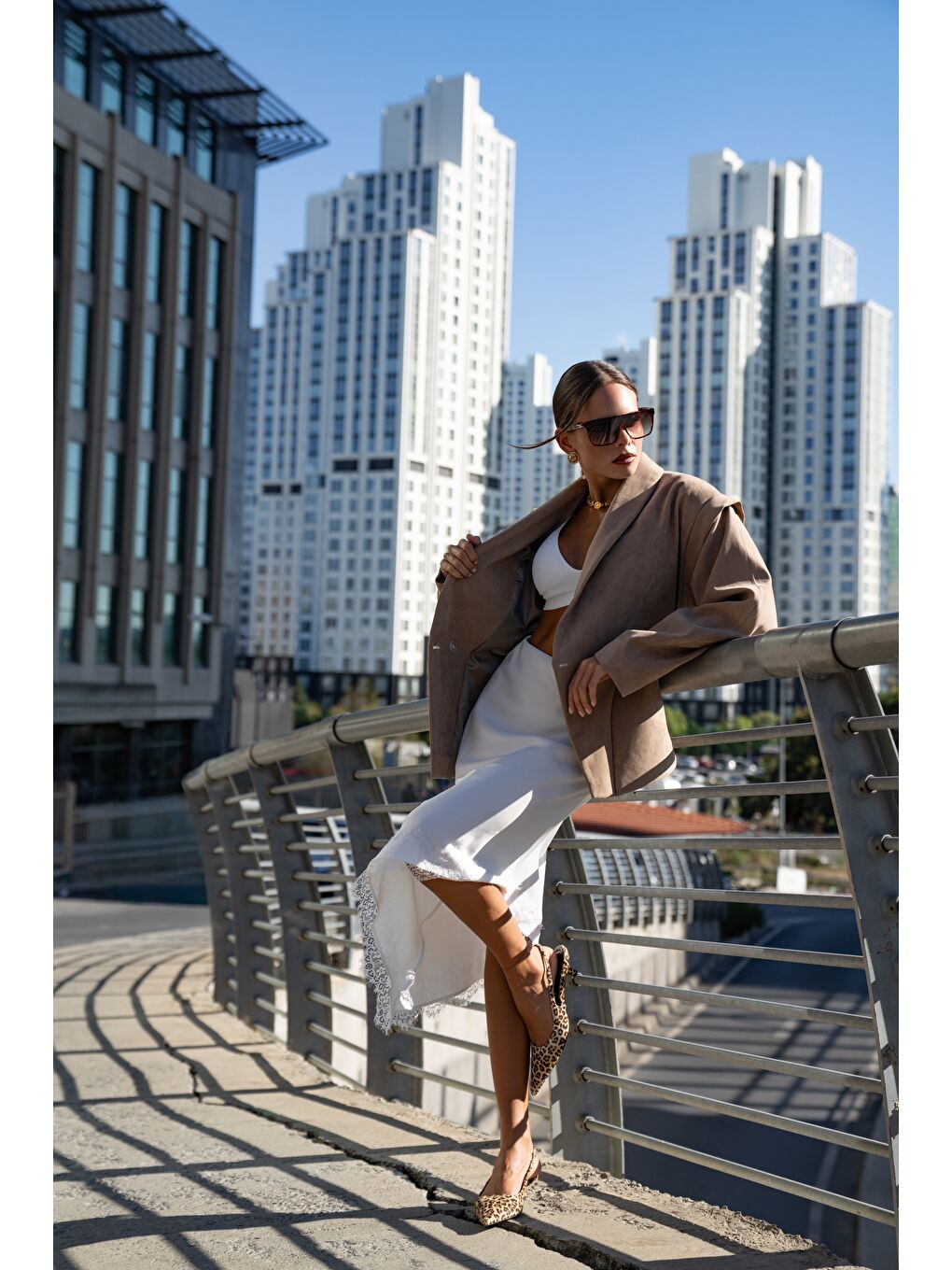 Lina Dantel Detay Beyaz Saten Etek