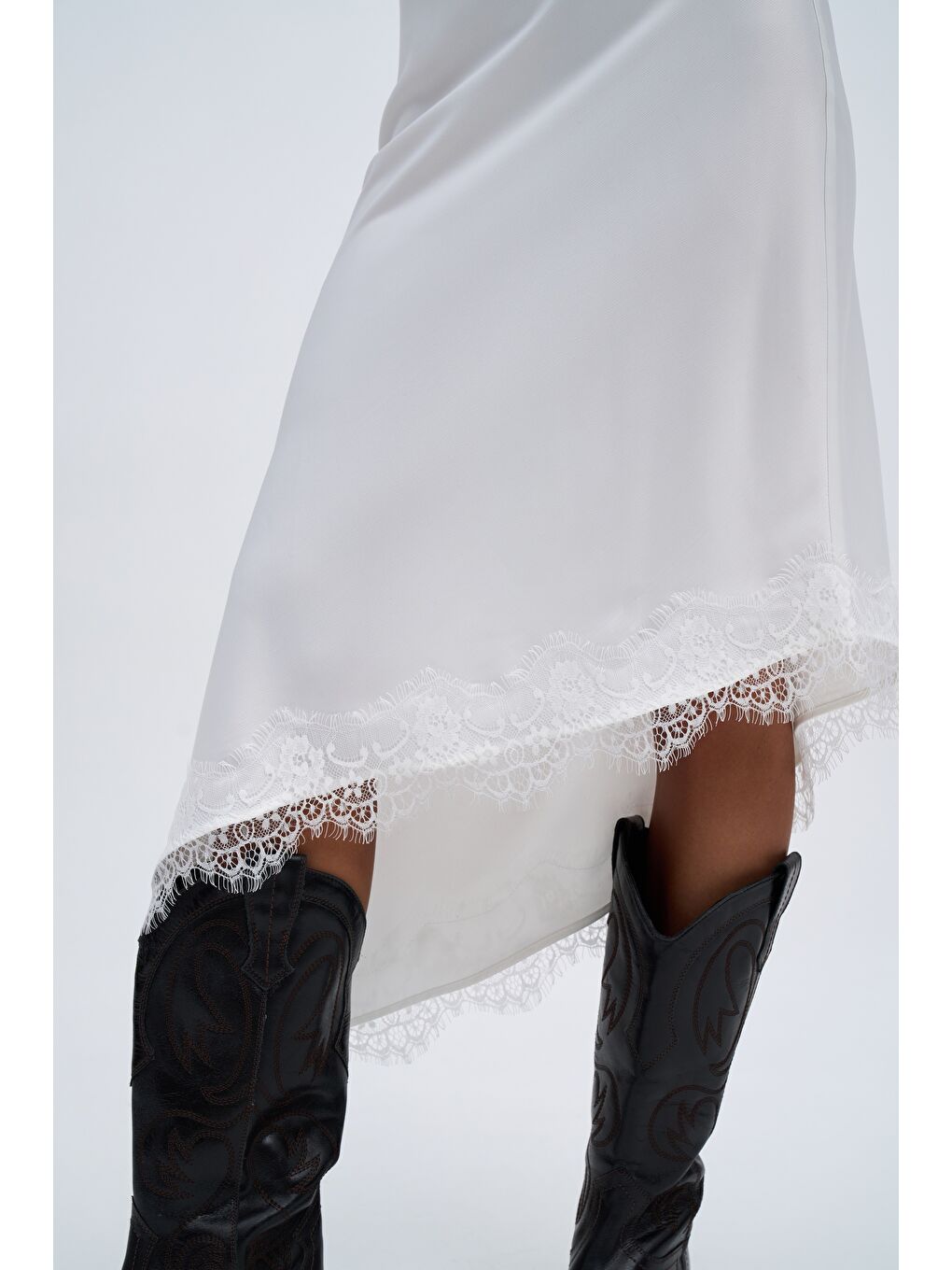 Lina Dantel Detay Beyaz Saten Etek-6