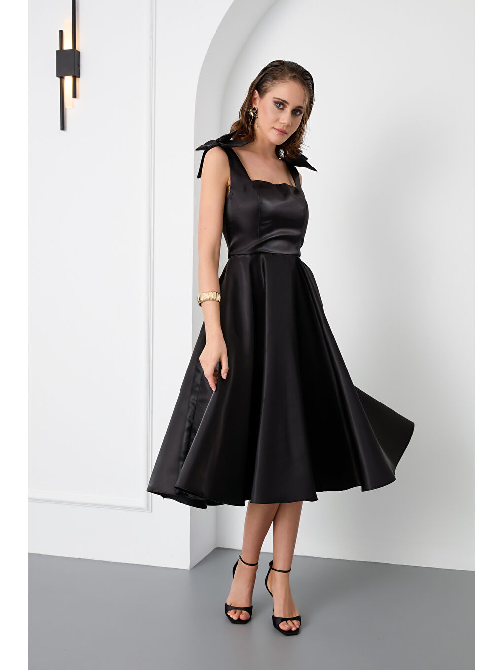 Kadın Siyah Fiyonk Detay Midi Abiye Elbise