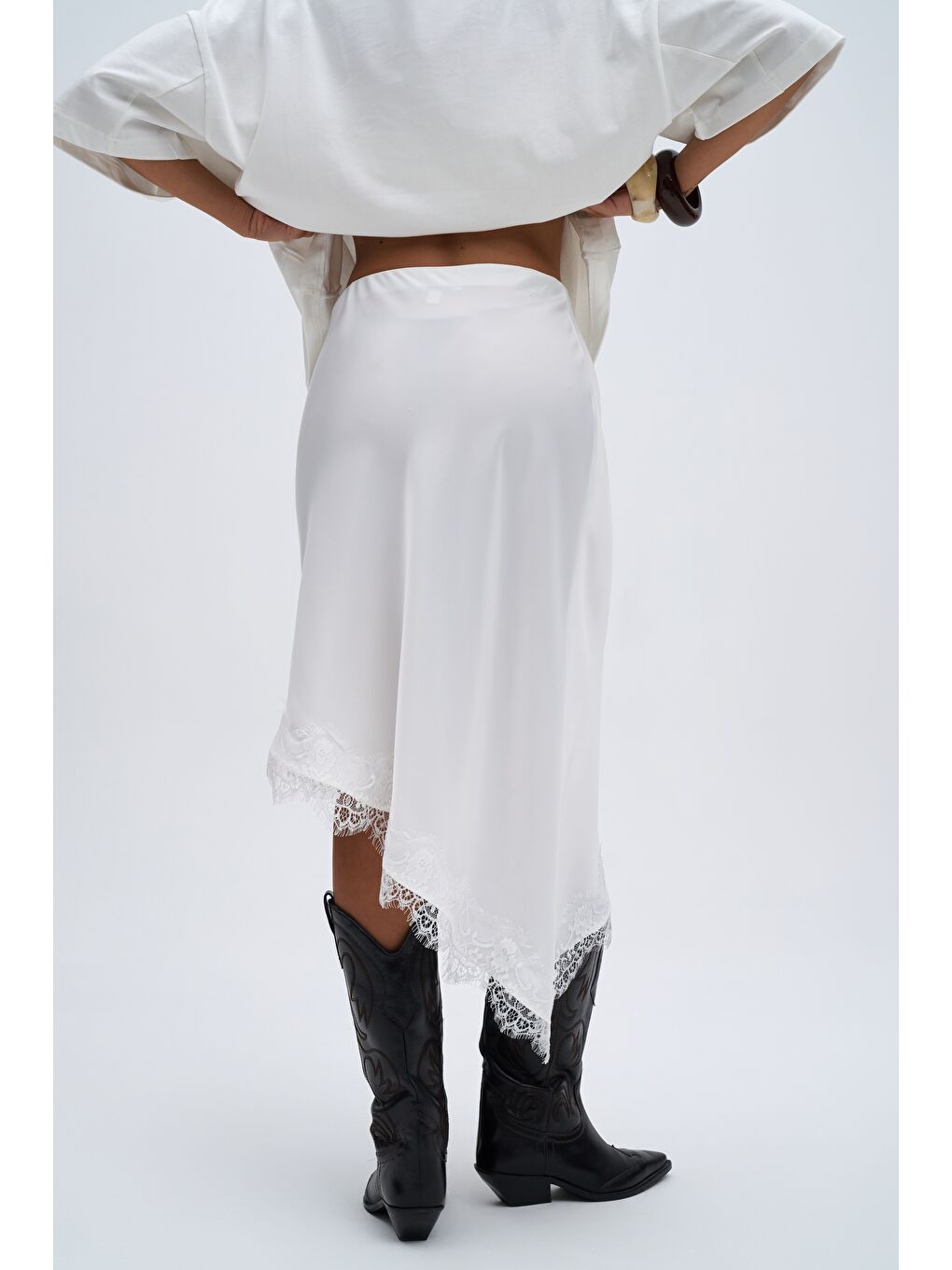 Lina Dantel Detay Beyaz Saten Etek-7