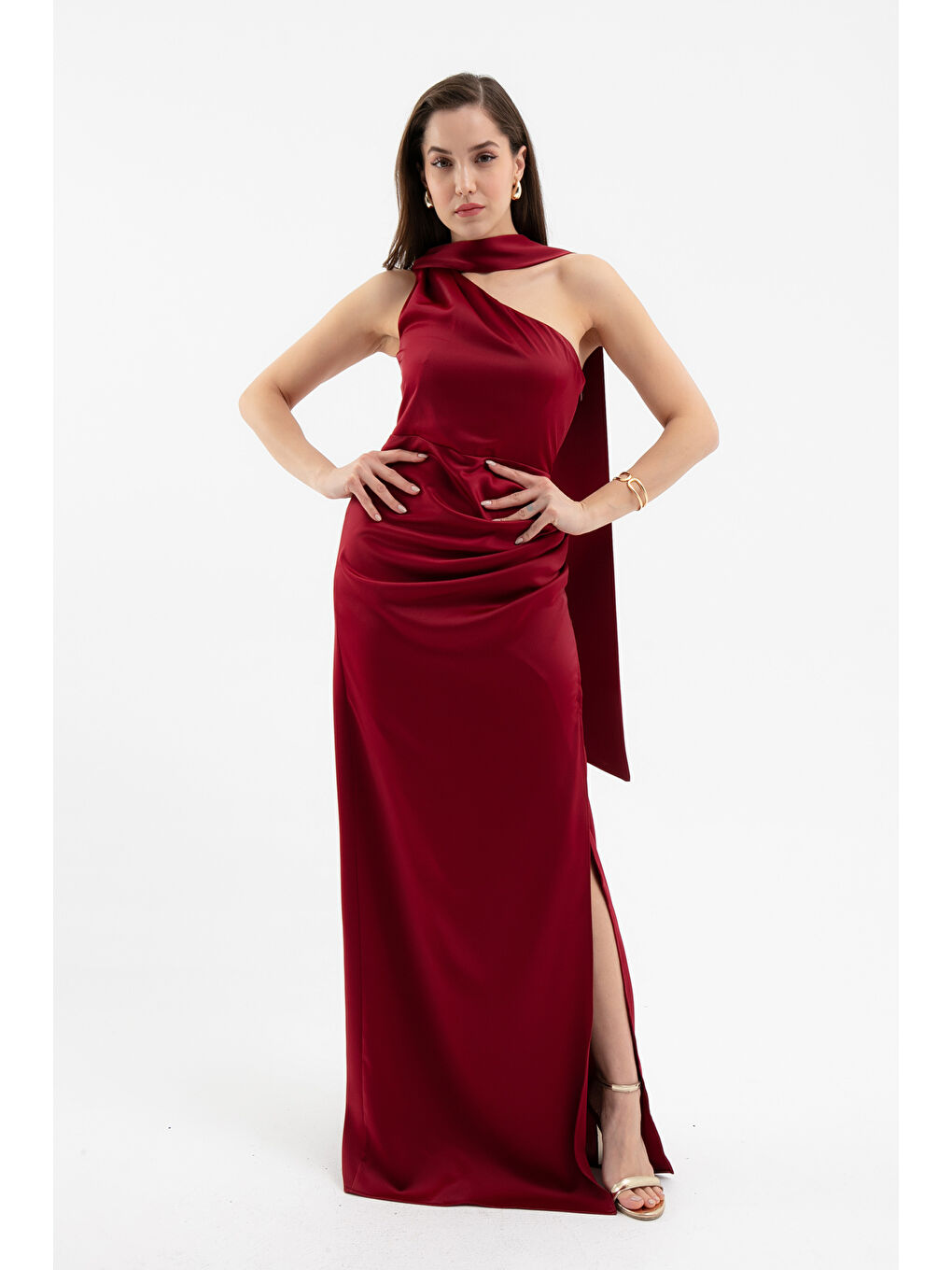 Kadın Bordo Fular Yaka Yırtmaçlı Uzun Saten Abiye Elbise-1