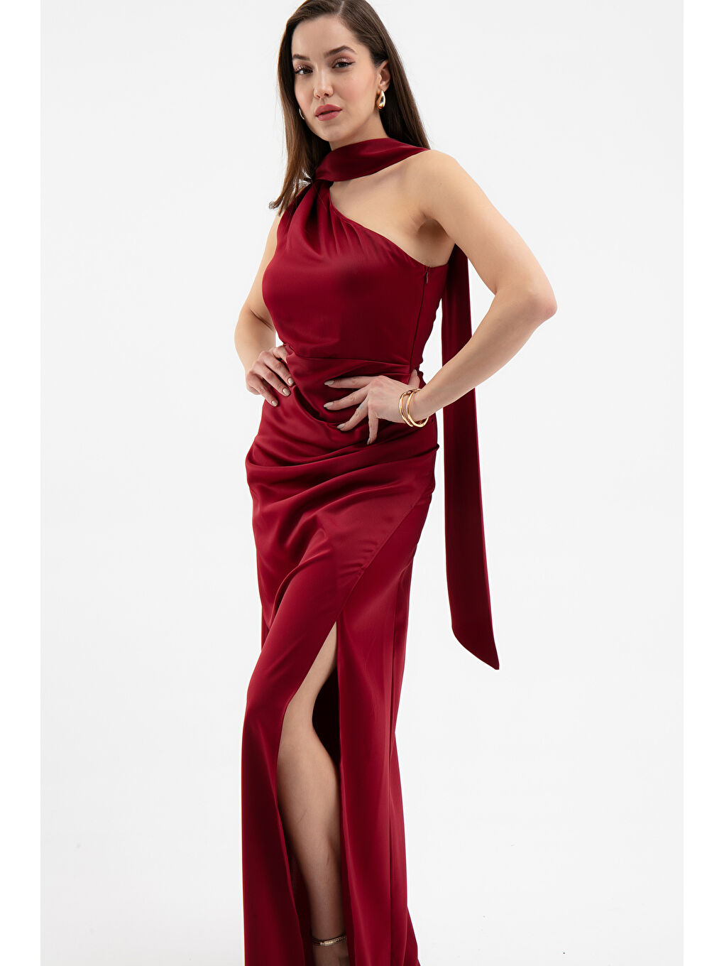 Kadın Bordo Fular Yaka Yırtmaçlı Uzun Saten Abiye Elbise-2