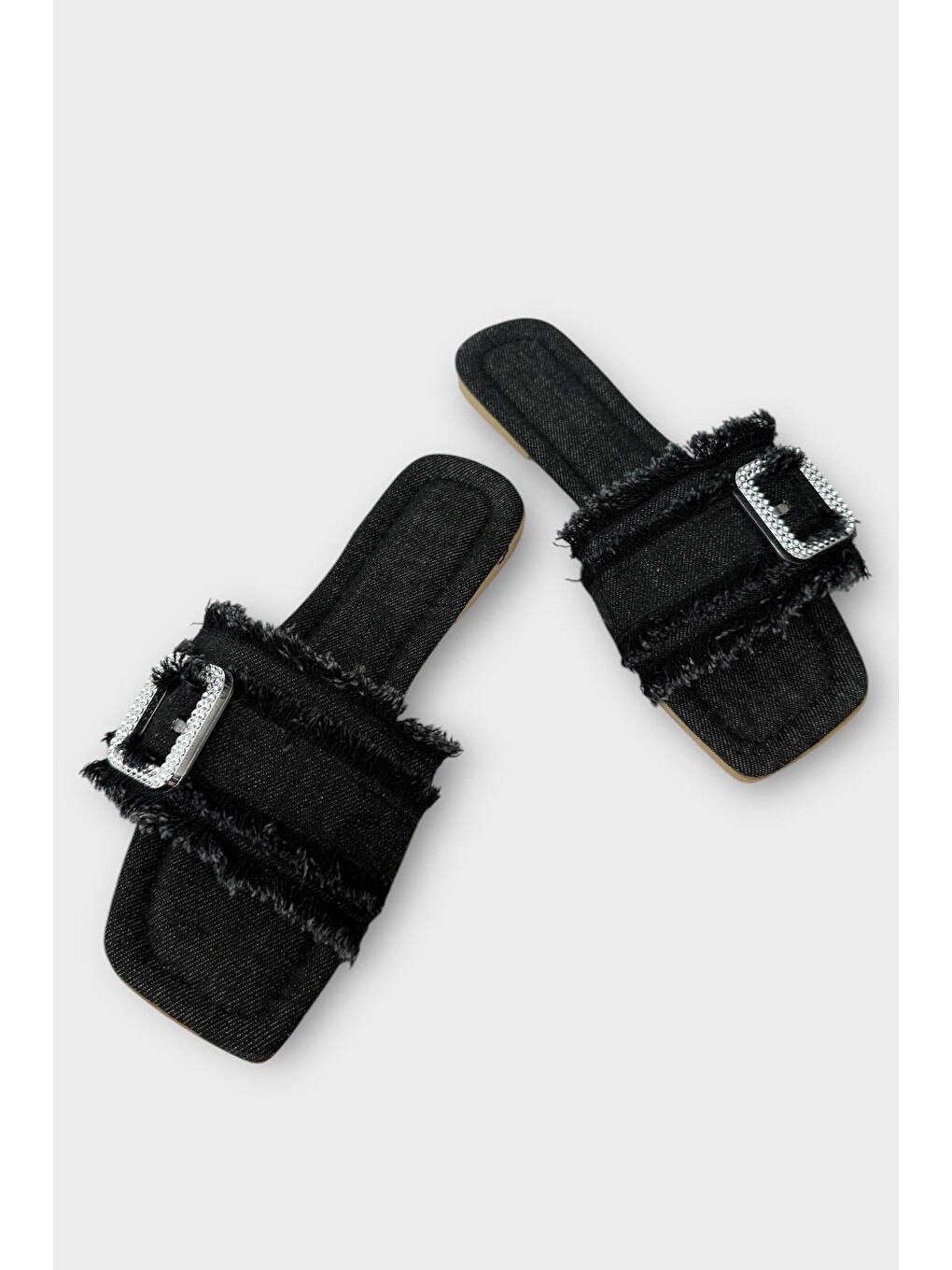 Siyah Kadın Püskül Detay Tokalı Denim Terlik Sİyah-2