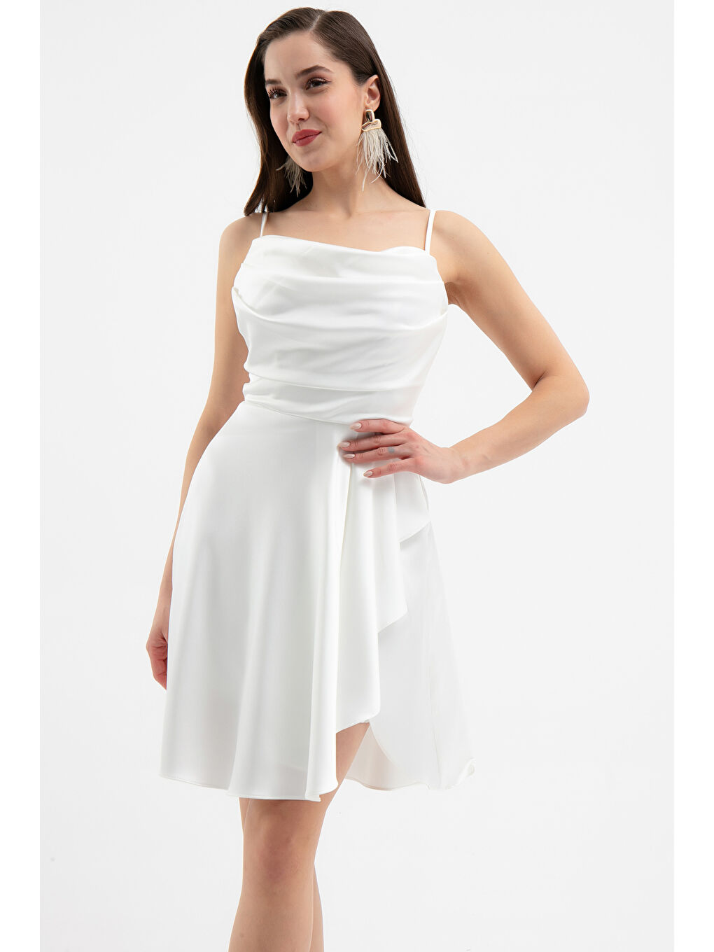 Kadın Beyaz Volanlı Yırtmaçlı Kısa Saten Abiye & Mezuniyet Elbisesi-1