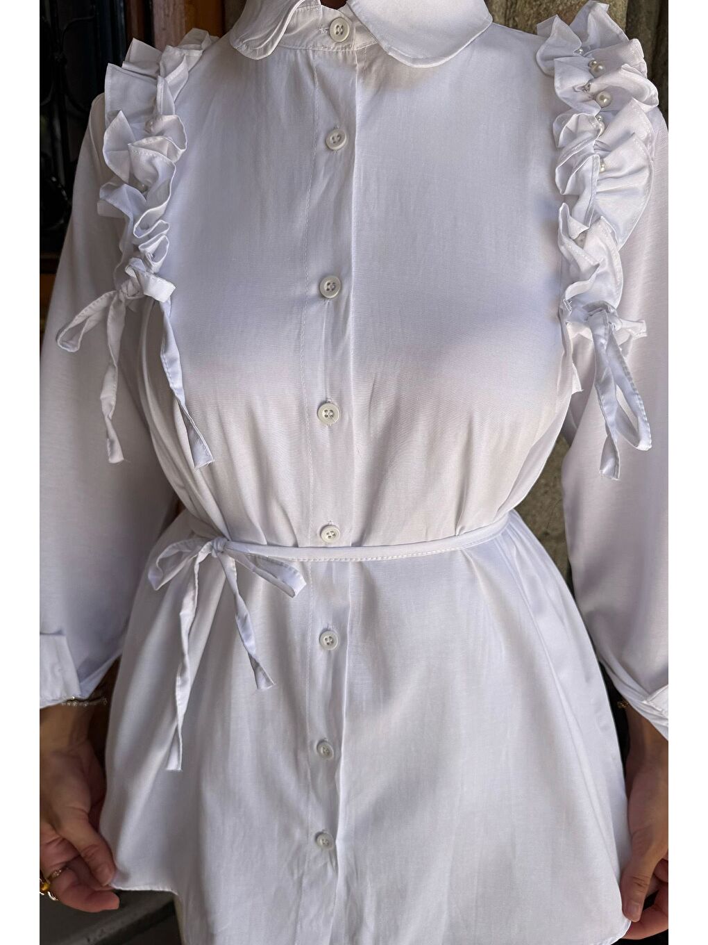 Beyaz Omuz Büzgülü İncili Tesettür Gömlek Tunik-5