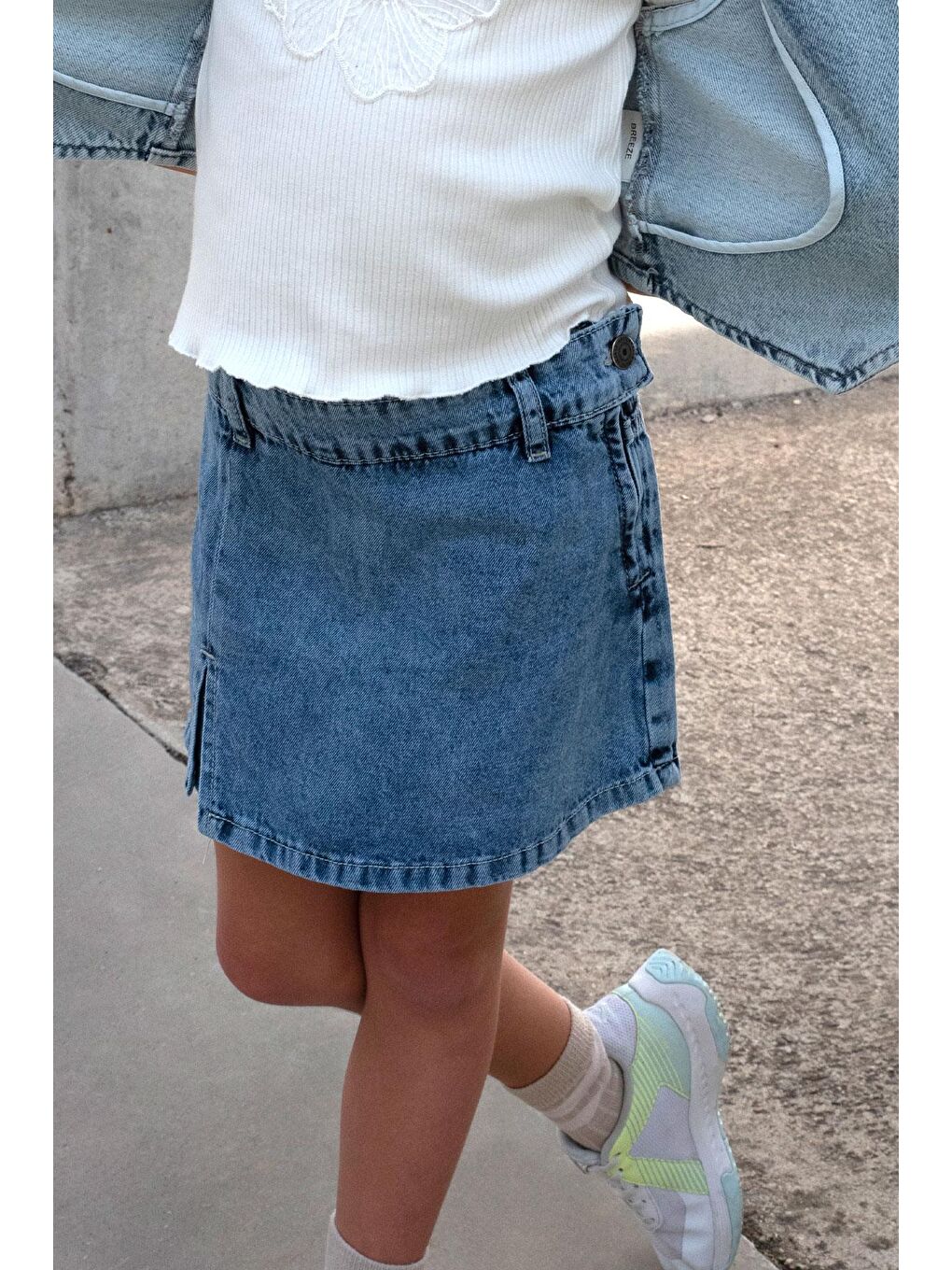 Kız Çocuk Jean Şort Etek Cepli Düğme Detaylı Mavi (5-10 Yaş)-3