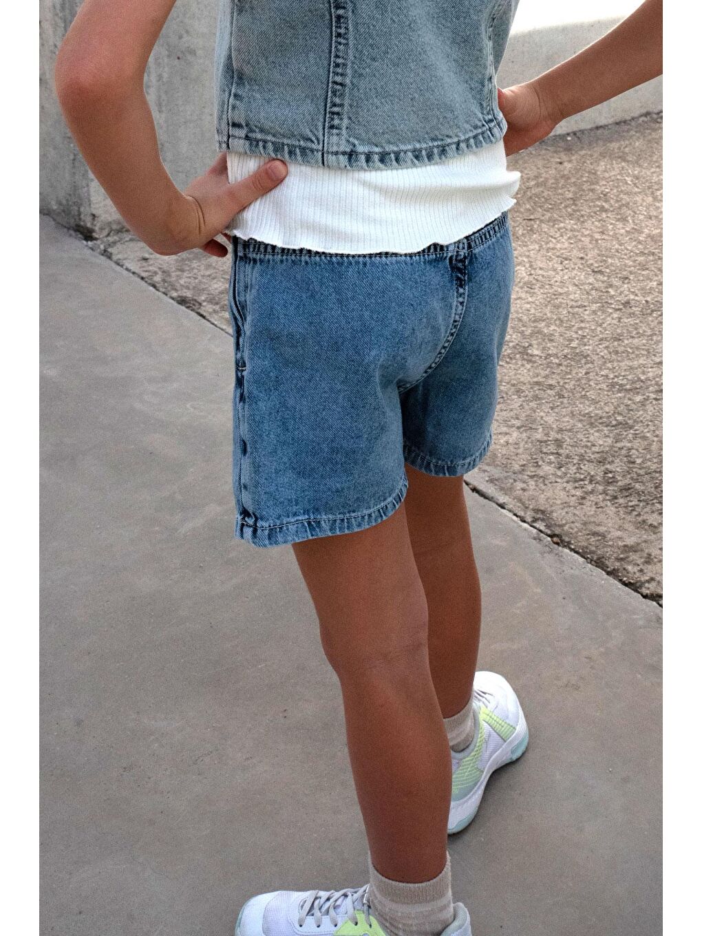 Kız Çocuk Jean Şort Etek Cepli Düğme Detaylı Mavi (5-10 Yaş)-4