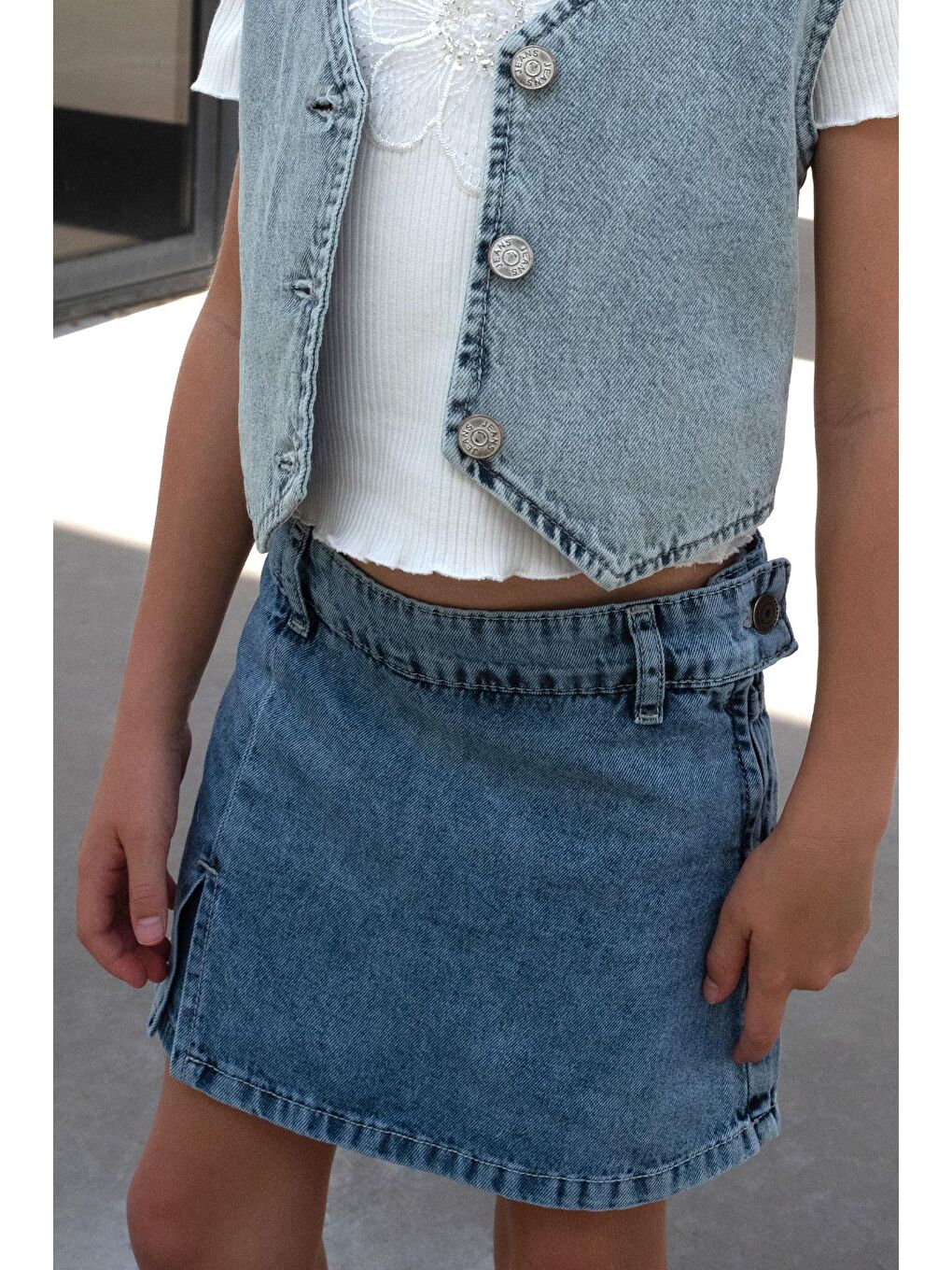 Kız Çocuk Jean Şort Etek Cepli Düğme Detaylı Mavi (5-10 Yaş)-5