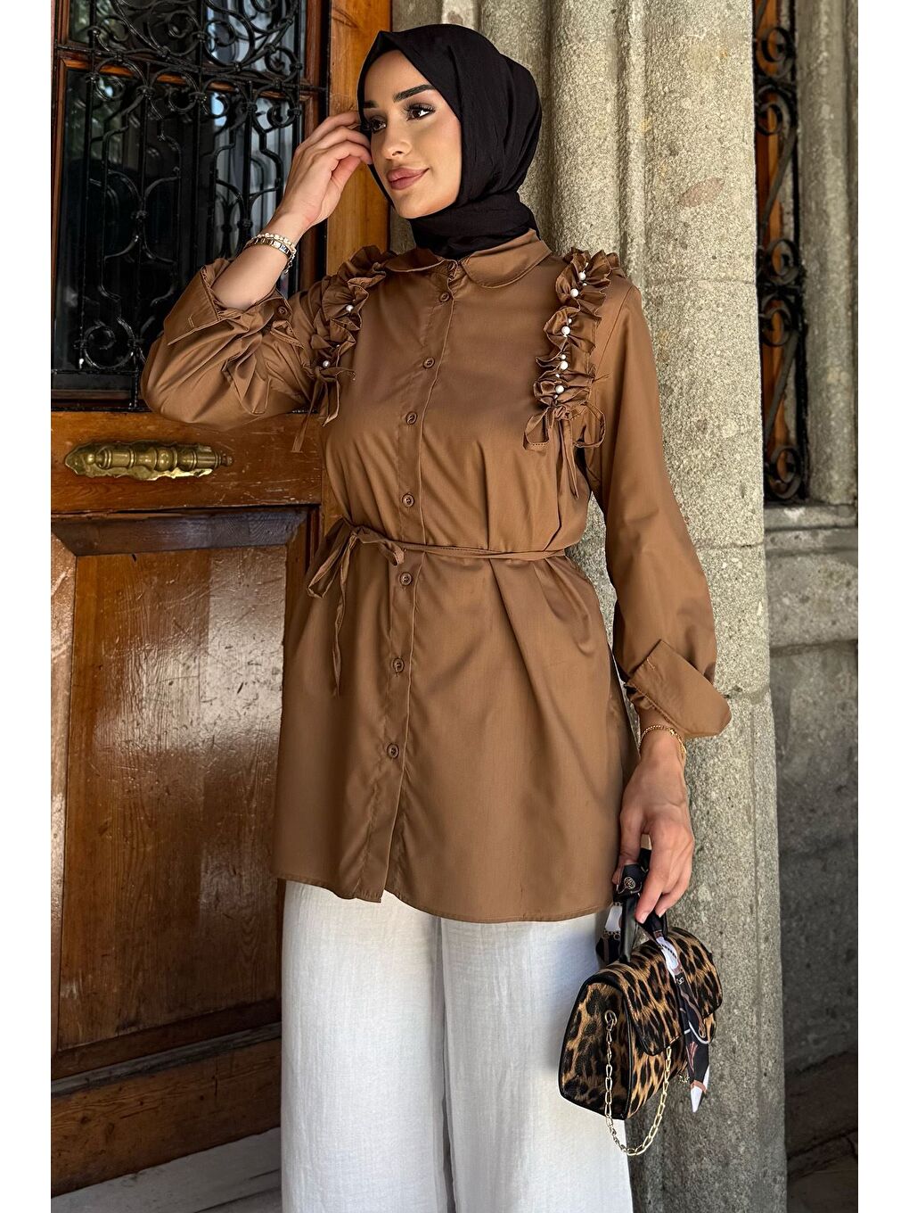 Ekru Omuz Büzgülü İncili Tesettür Gömlek Tunik-2