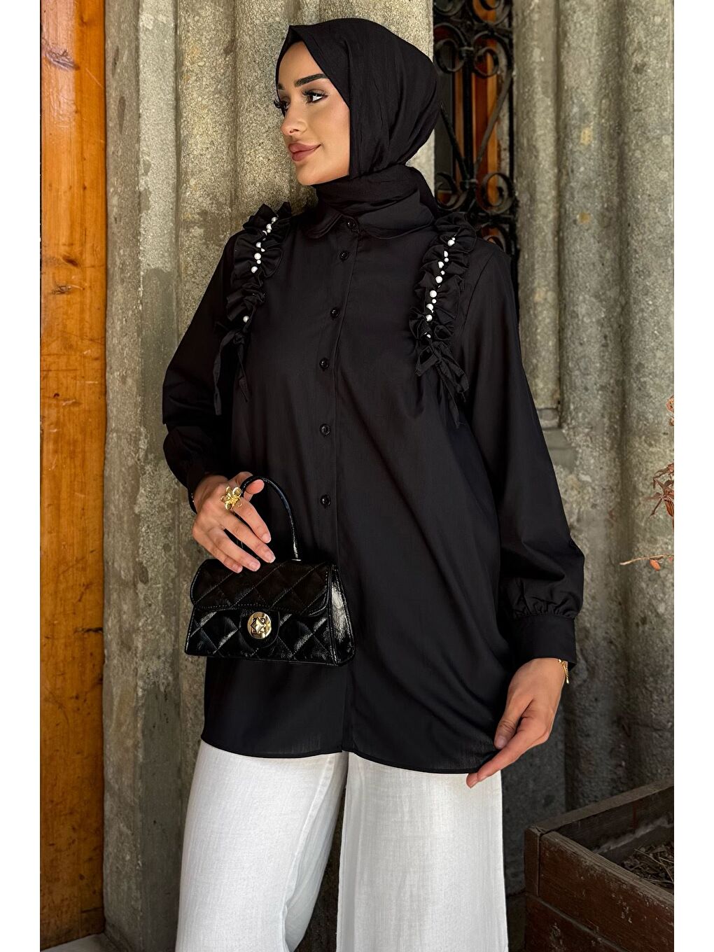 Siyah Omuz Büzgülü İncili Tesettür Gömlek Tunik-3