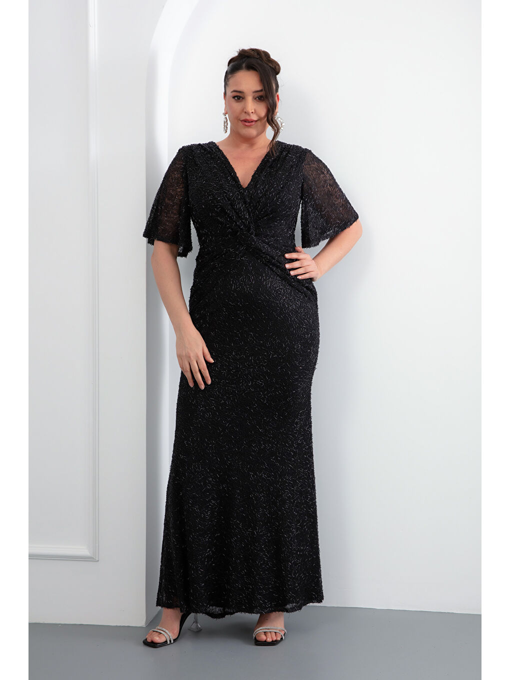 Kadın Siyah V Yaka Kısa Kol Boncuk İşlemeli Büyük Beden Abiye Elbise-1