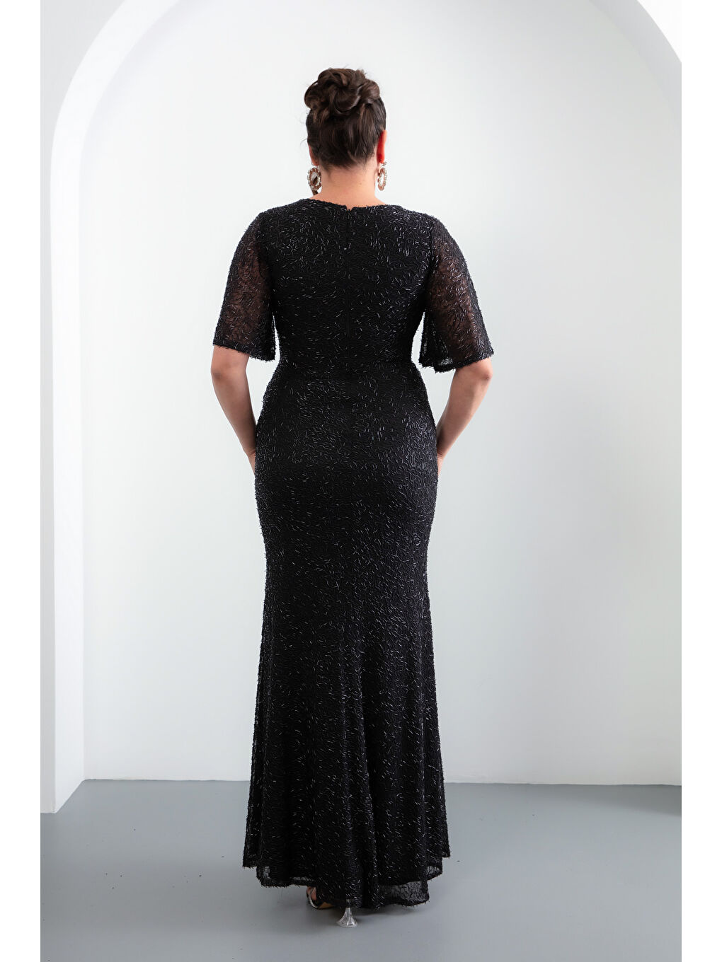 Kadın Siyah V Yaka Kısa Kol Boncuk İşlemeli Büyük Beden Abiye Elbise-4