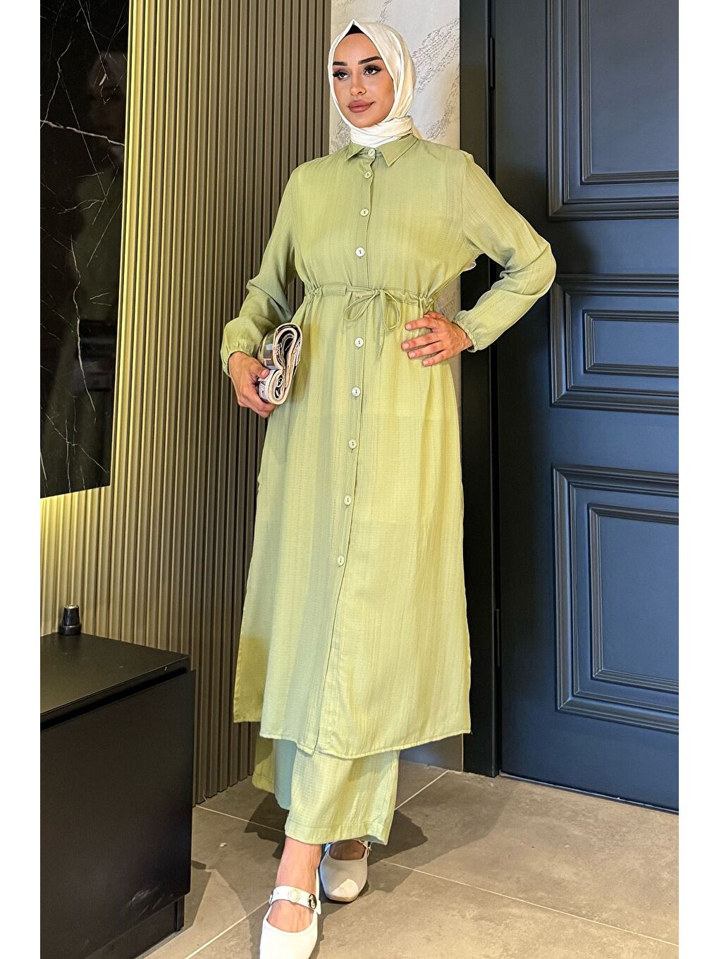 Yeşil Kendinden Desenli Bel Bağlama Detaylı Tesettür Tunik Pantolon İkili Takım-1