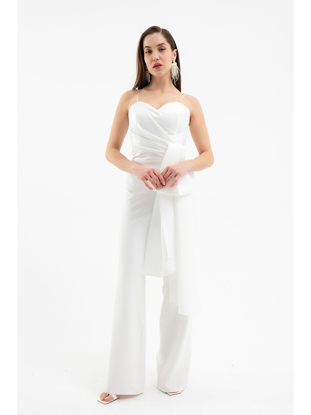 Kadın Beyaz Straplez Yaka Kuyruklu Uzun Abiye Tulum
