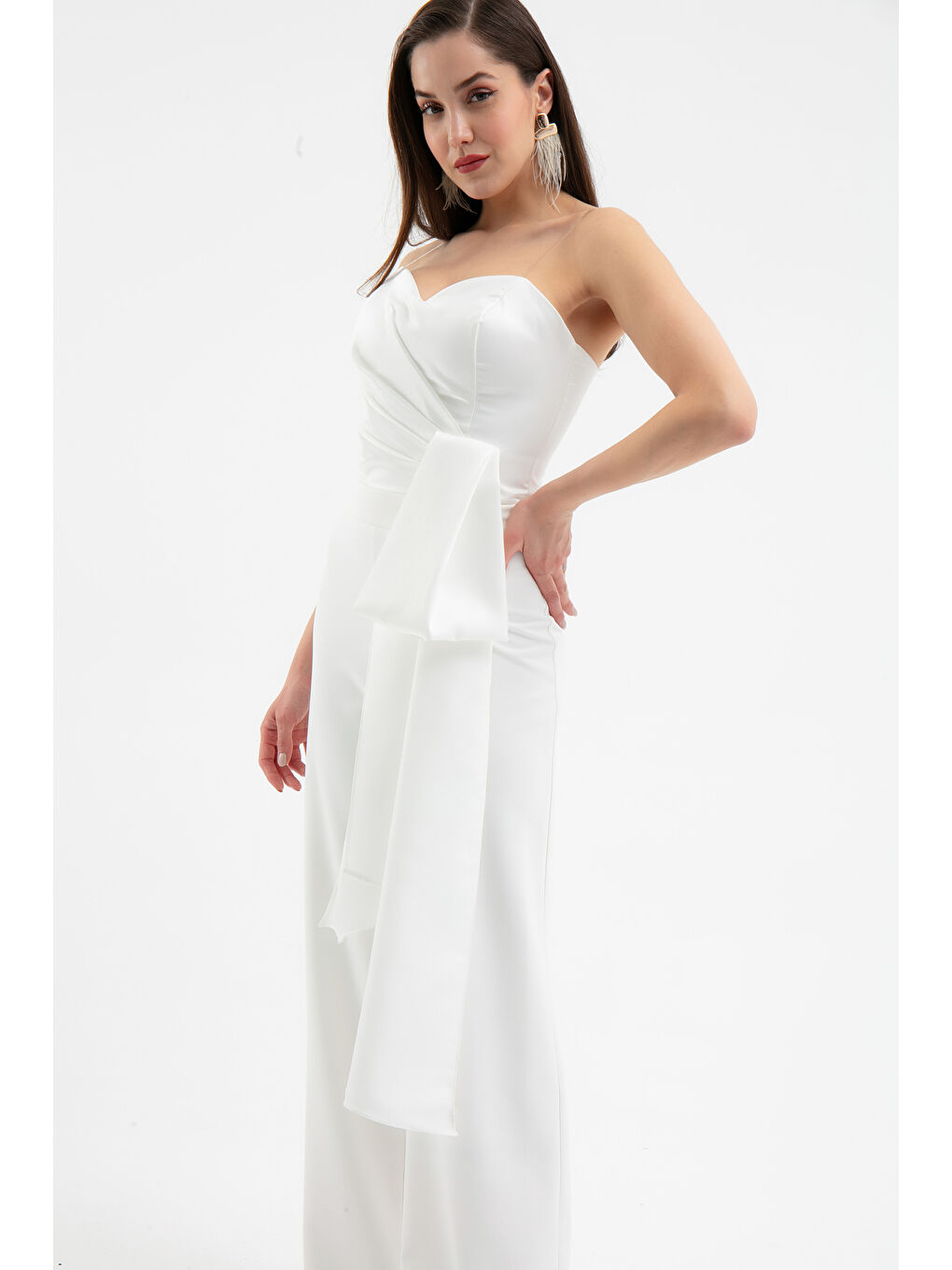 Kadın Beyaz Straplez Yaka Kuyruklu Uzun Abiye Tulum-2